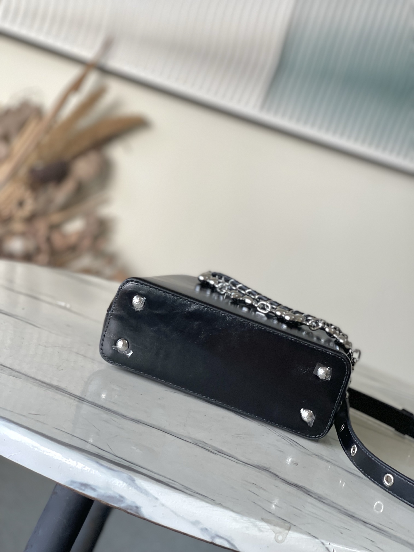 特级原厂皮 M25492 黑色油蜡皮迷你 本款Capucines East-West迷你 手袋令皮革巧现