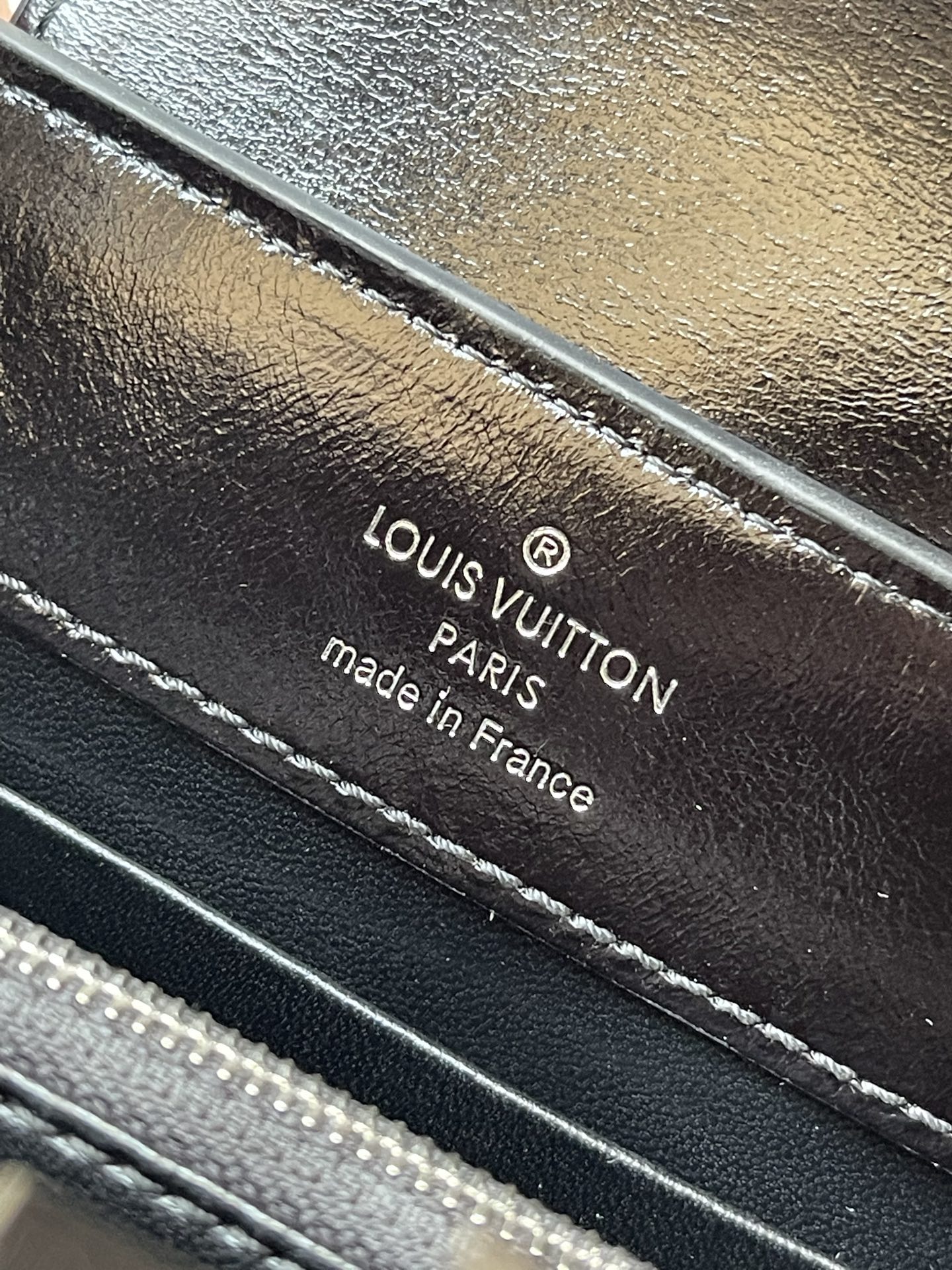 特级原厂皮 M25492 黑色油蜡皮迷你 本款Capucines East-West迷你 手袋令皮革巧现