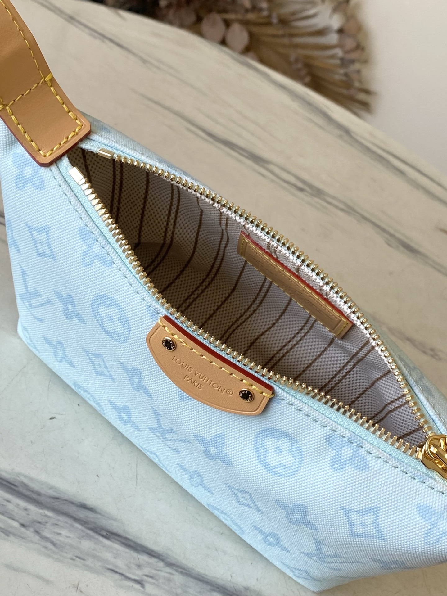 LV Style Leather Clutch Bags detail image 8 from source 765196
