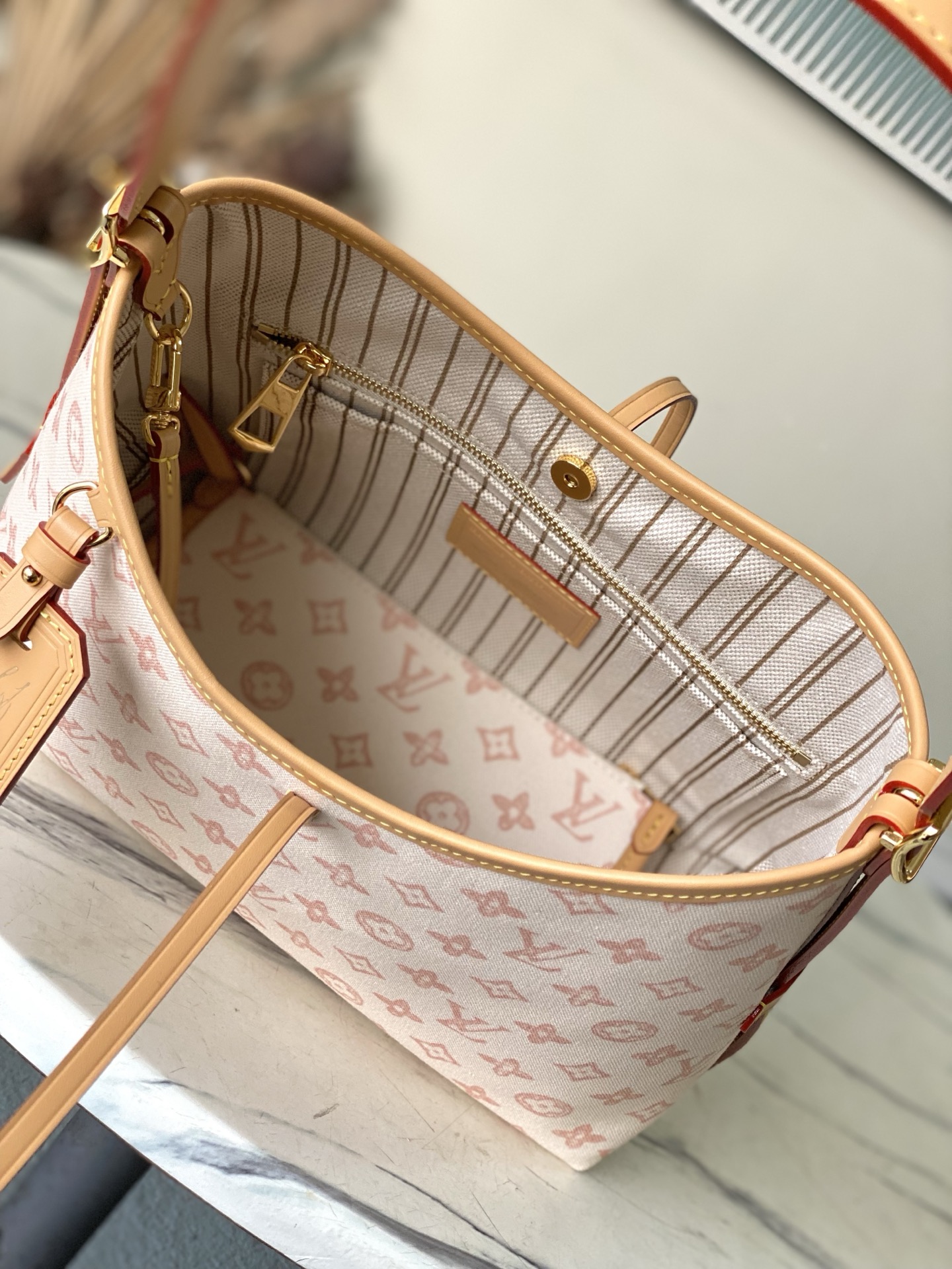 LV Style White Leather Top Handle Bag style reference detail image 8 from source 765191