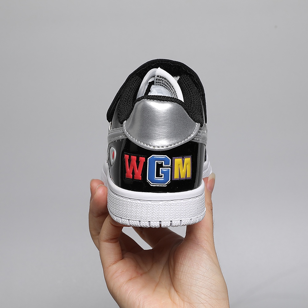 图片[7]-BAPE鲨鱼字母亮面魔术贴儿童运动鞋 尺码：25-35 经典亮皮低帮系列🆕 魔术贴➕松紧带设计，穿脱超方便✌🏻 优质皮料拼接，质感满满💯 耐磨防滑大底，满足日常需求✔️-选品中心