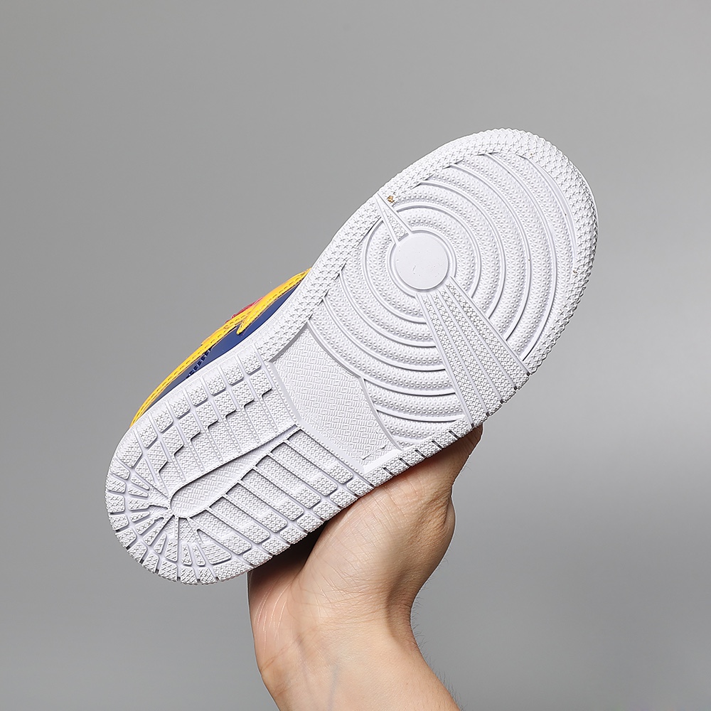 图片[8]-BAPE鲨鱼字母亮面魔术贴儿童运动鞋 尺码：25-35 经典亮皮低帮系列🆕 魔术贴➕松紧带设计，穿脱超方便✌🏻 优质皮料拼接，质感满满💯 耐磨防滑大底，满足日常需求✔️-选品中心