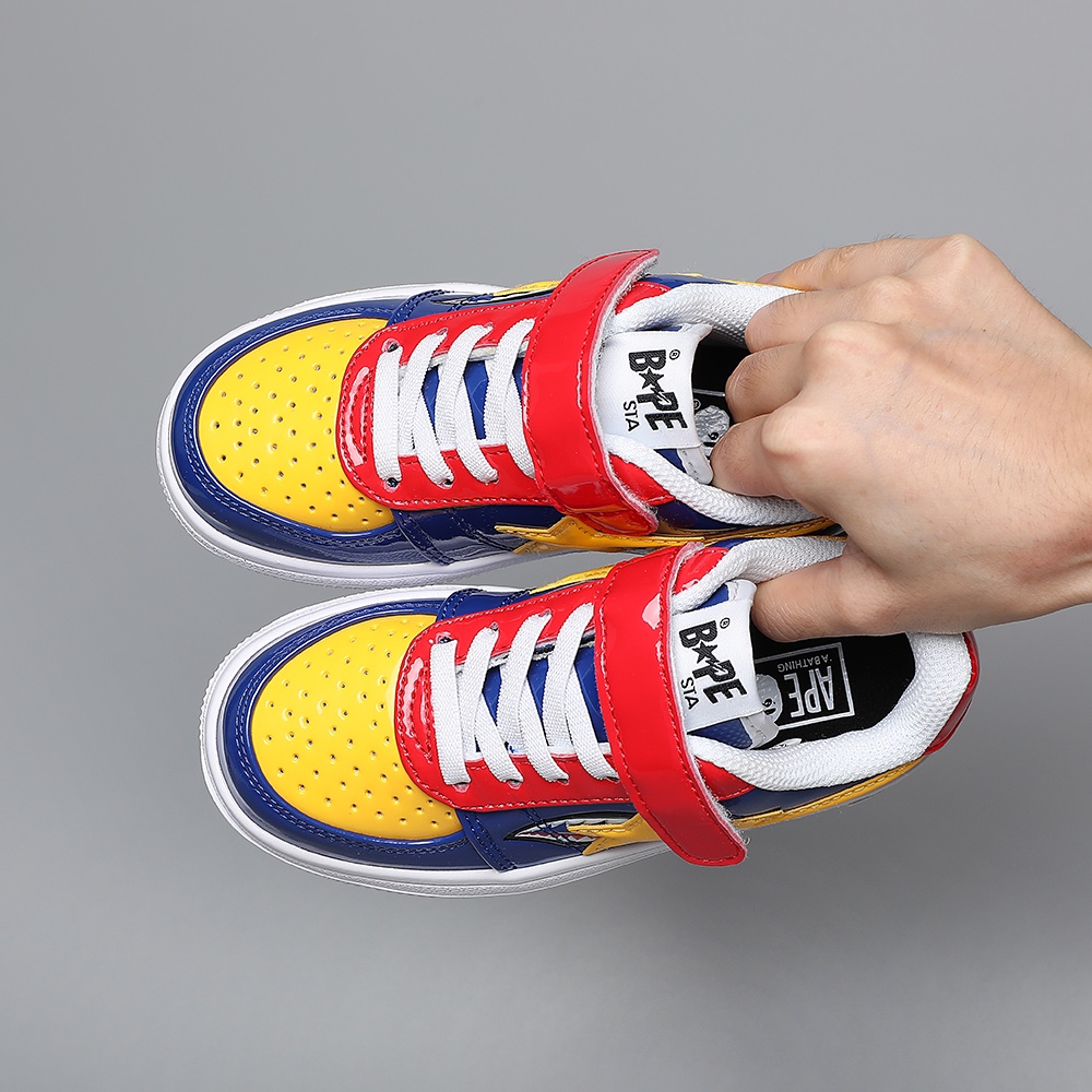 图片[2]-BAPE鲨鱼字母亮面魔术贴儿童运动鞋 尺码：25-35 经典亮皮低帮系列🆕 魔术贴➕松紧带设计，穿脱超方便✌🏻 优质皮料拼接，质感满满💯 耐磨防滑大底，满足日常需求✔️-选品中心