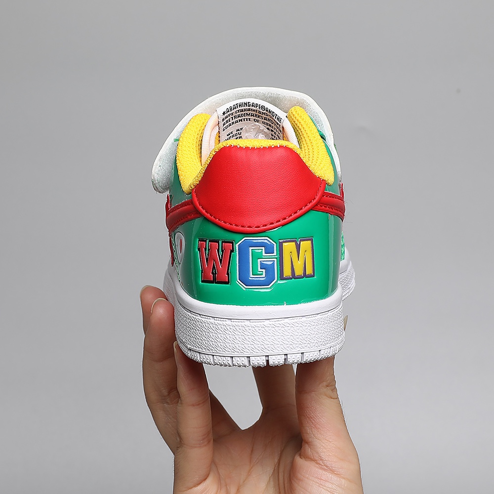 图片[7]-BAPE鲨鱼字母亮面魔术贴儿童运动鞋 尺码：25-35 经典亮皮低帮系列🆕 魔术贴➕松紧带设计，穿脱超方便✌🏻 优质皮料拼接，质感满满💯 耐磨防滑大底，满足日常需求✔️-选品中心