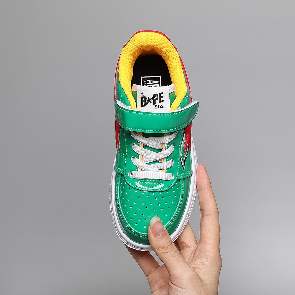图片[6]-BAPE鲨鱼字母亮面魔术贴儿童运动鞋 尺码：25-35 经典亮皮低帮系列🆕 魔术贴➕松紧带设计，穿脱超方便✌🏻 优质皮料拼接，质感满满💯 耐磨防滑大底，满足日常需求✔️-选品中心
