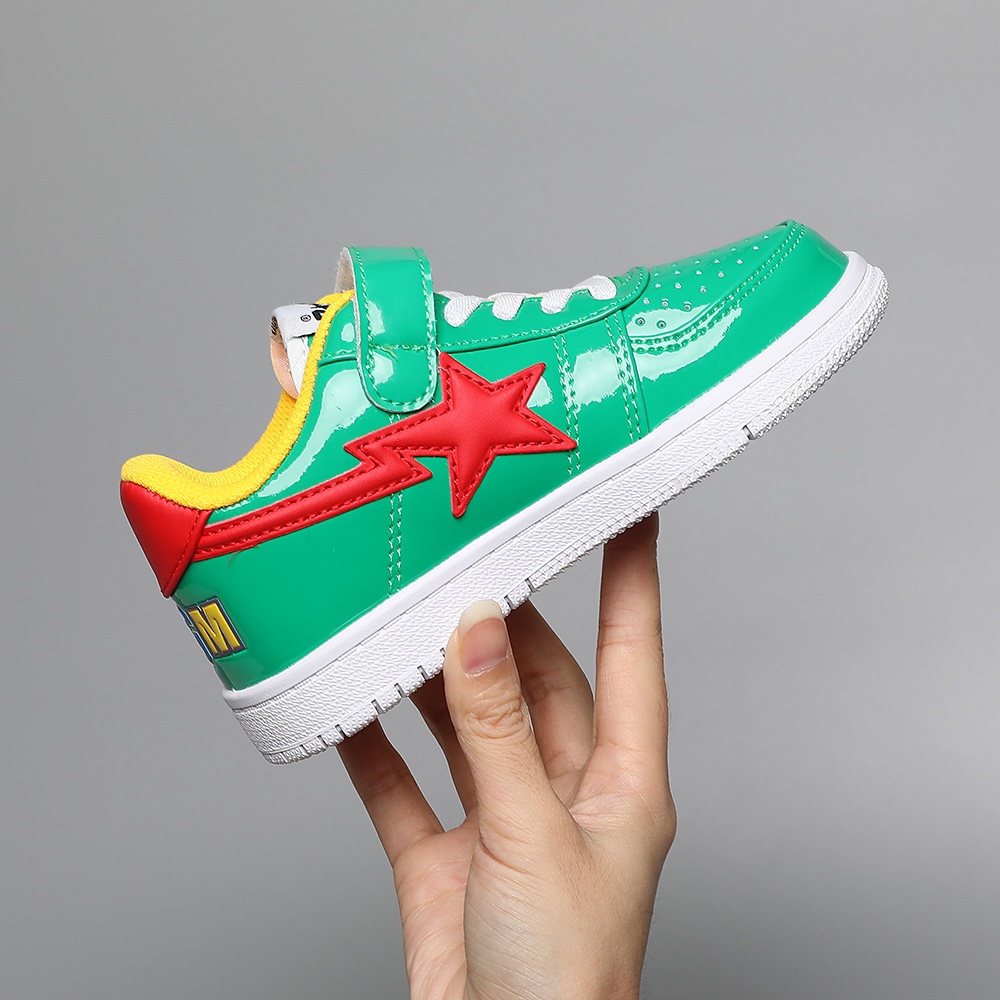 图片[8]-BAPE鲨鱼字母亮面魔术贴儿童运动鞋 尺码：25-35 经典亮皮低帮系列🆕 魔术贴➕松紧带设计，穿脱超方便✌🏻 优质皮料拼接，质感满满💯 耐磨防滑大底，满足日常需求✔️-选品中心