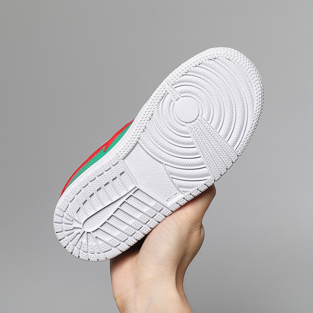 图片[9]-BAPE鲨鱼字母亮面魔术贴儿童运动鞋 尺码：25-35 经典亮皮低帮系列🆕 魔术贴➕松紧带设计，穿脱超方便✌🏻 优质皮料拼接，质感满满💯 耐磨防滑大底，满足日常需求✔️-选品中心