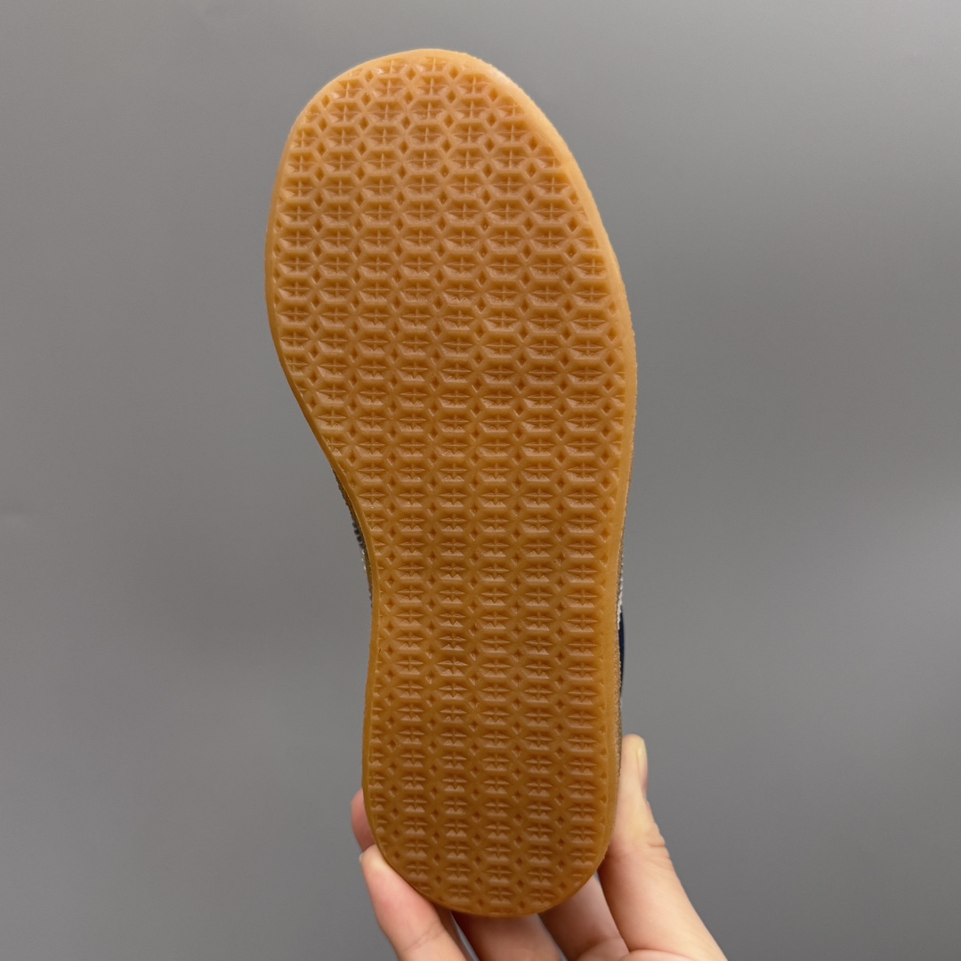 图片[9]-新款德训双魔术贴儿童休闲鞋 尺码：23-35码 经典德训系列🆕 双魔术贴设计，穿脱超方便✌🏻 耐磨防滑大底，脚感不言而喻☁️ 优质皮料，质感满满💯-选品中心