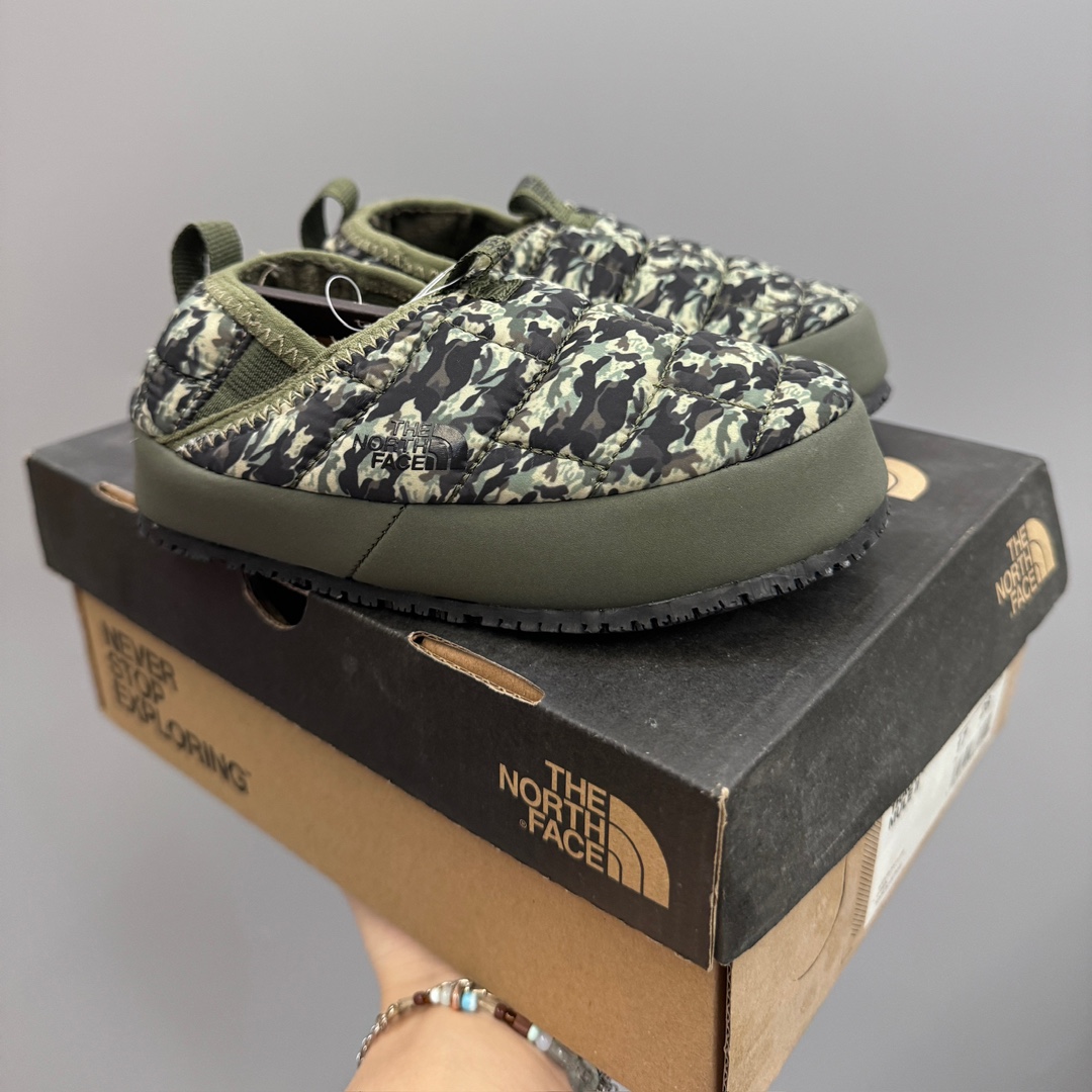 NO:601945,The North Face bread shoes are here 24-35. They are so trendy and trendy. It took a year to finally meet them. They are minimalist and comfortable. They are soft and soft to store heat and keep out the cold. They are warm and cute. A delicate little baby with a full sense of laziness that is eye-catching in the cold winter. I recommend it for personal use, snow boots, boots,19860909北脸面包鞋来咯24-35 真的洋气到爆历时一年终于见面啦极简舒适,软软绵绵蓄热御寒,保暖又可爱.一个精致的小宝贝,满满的慵懒感在寒冷的冬天让人眼前一亮我自留推荐,雪地靴,boots,,Children's