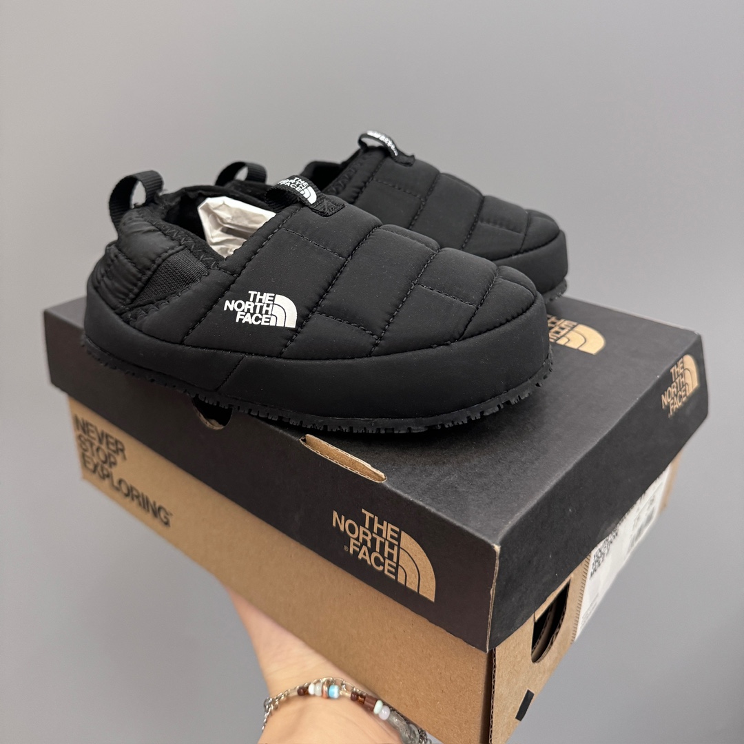 NO:601947,The North Face bread shoes are here 24-38. They are so trendy and stylish. It took a year to finally meet them. They are minimalist and comfortable. They are soft and soft to store heat and keep out the cold. They are warm and cute. A delicate little baby with a full sense of laziness that makes people shine in the cold winter. I recommend it for personal use, snow boots, boots,19860909北脸面包鞋来咯24-38 真的洋气到爆历时一年终于见面啦极简舒适,软软绵绵蓄热御寒,保暖又可爱.一个精致的小宝贝,满满的慵懒感在寒冷的冬天让人眼前一亮我自留推荐,雪地靴,boots,,Children's