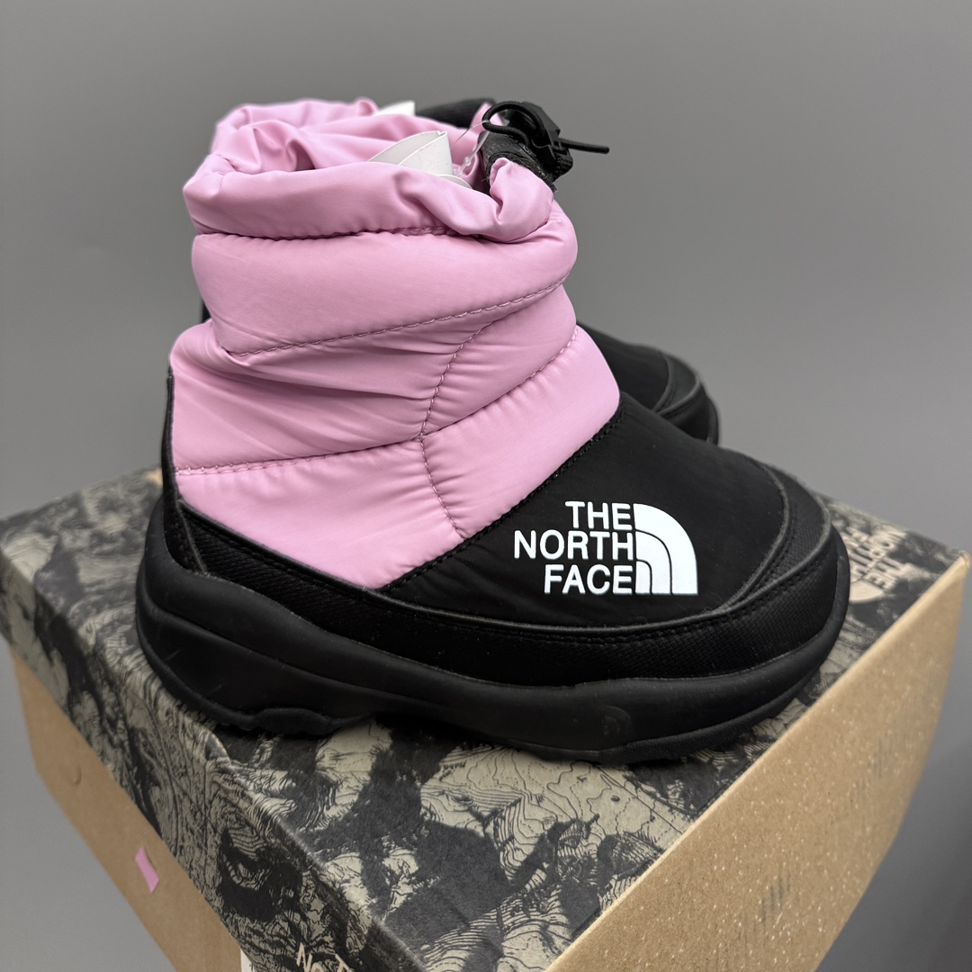 特价放 码数齐，可退换 北面高帮儿童雪地靴 尺码：26－37 让宝贝的脚丫穿上羽绒服，超级暖和 宝贝再也不怕冷到脚了🐯 北家经典款式 时尚大方百搭❤️ 防滑耐磨大底✔️ 内里高帮加绒加厚，保暖舒适❄️-选品中心