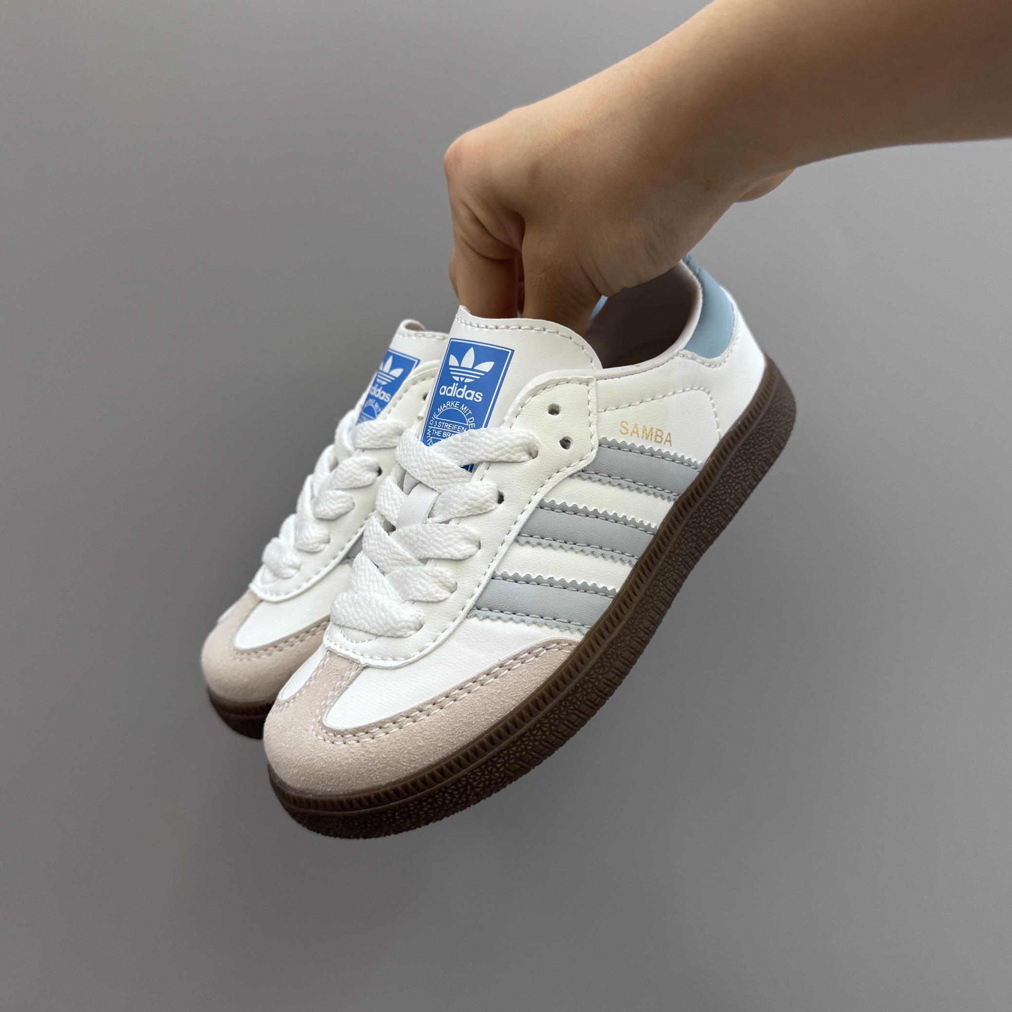 图片[2]-AD德训联名儿童休闲鞋 尺码：24-37码 爱惨了德训系列🆕 新工厂新工艺新配色👏🏻 优质皮料拼接，质感满满💯 耐磨防滑大底，脚感超赞👍🏻-选品中心