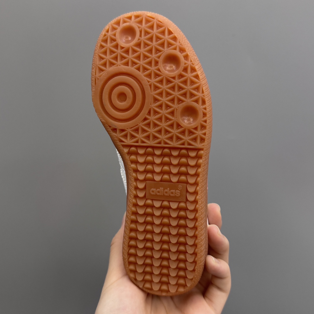 图片[9]-AD德训联名儿童休闲鞋 尺码：24-37码 爱惨了德训系列🆕 新工厂新工艺新配色👏🏻 优质皮料拼接，质感满满💯 耐磨防滑大底，脚感超赞👍🏻-选品中心