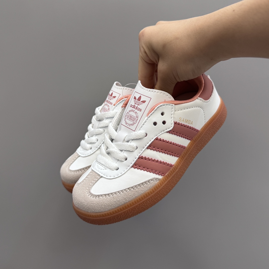 图片[2]-AD德训联名儿童休闲鞋 尺码：24-37码 爱惨了德训系列🆕 新工厂新工艺新配色👏🏻 优质皮料拼接，质感满满💯 耐磨防滑大底，脚感超赞👍🏻-选品中心