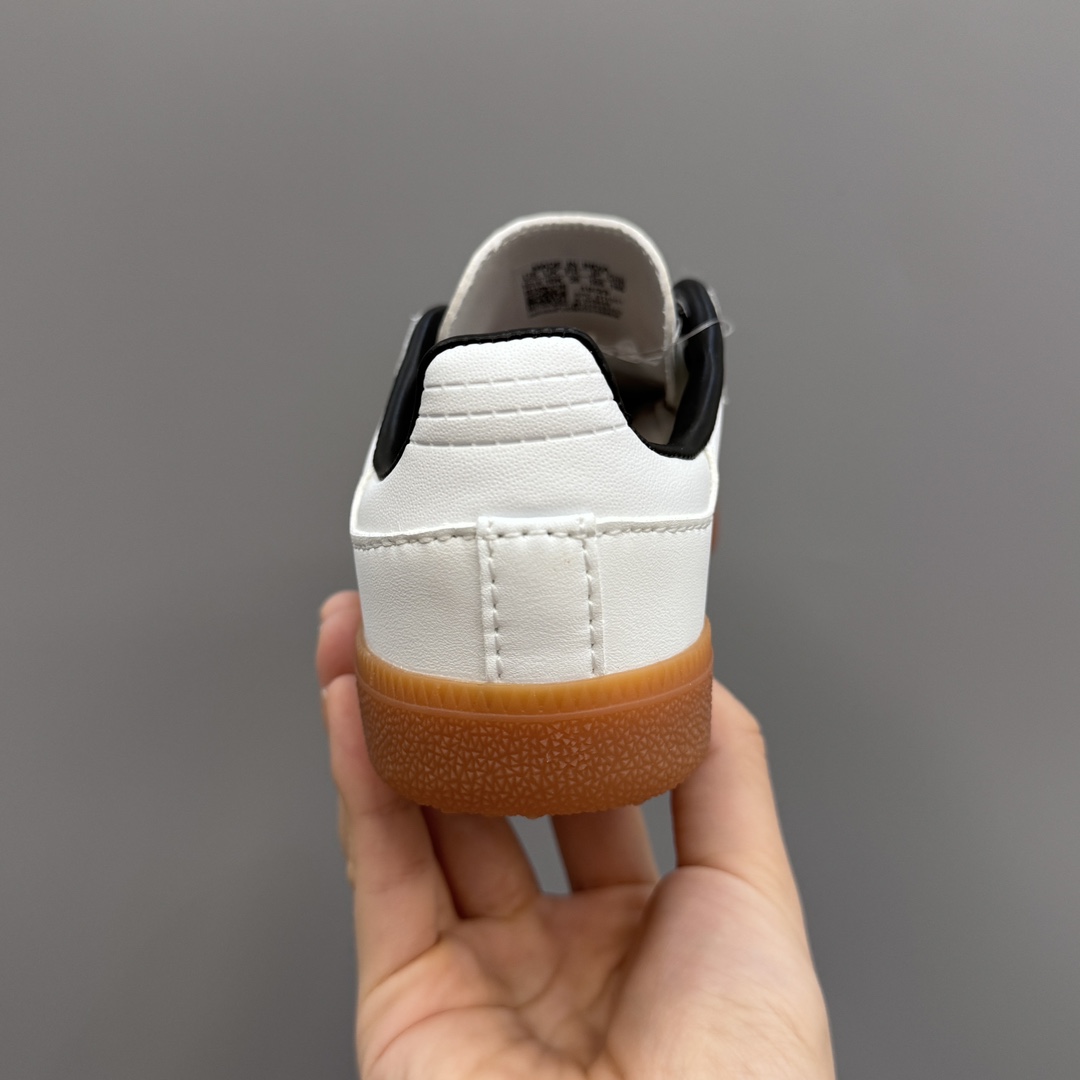 图片[8]-AD德训联名儿童休闲鞋 尺码：24-37码 爱惨了德训系列🆕 新工厂新工艺新配色👏🏻 优质皮料拼接，质感满满💯 耐磨防滑大底，脚感超赞👍🏻-选品中心