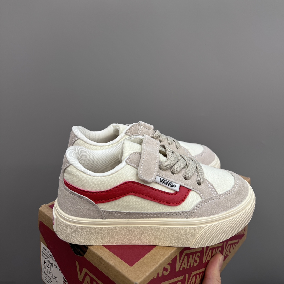 万斯新款魔术贴松紧带儿童低帮板鞋 尺码:26-35码 最受欢迎的W斯,最出名于它的版型设计,非常贴合人体工学设计👍🏻 魔术贴➕松紧带设计,穿脱超级方便✔️ 优质帆布面料,打理超级方便👍🏻 橡胶耐磨防滑大底,脚感超舒服✌🏻-选品中心