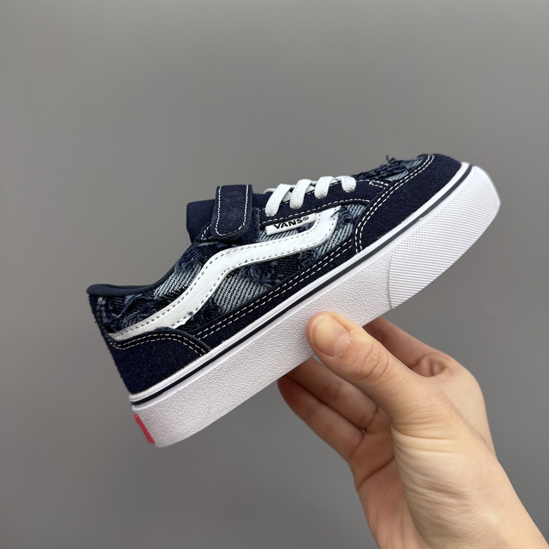 图片[5]-万斯新款魔术贴松紧带儿童低帮板鞋 尺码：26-35码 最受欢迎的W斯，最出名于它的版型设计，非常贴合人体工学设计👍🏻 魔术贴➕松紧带设计，穿脱超级方便✔️ 优质帆布面料，打理超级方便👍🏻 橡胶耐磨防滑大底，脚感超舒服✌🏻-选品中心