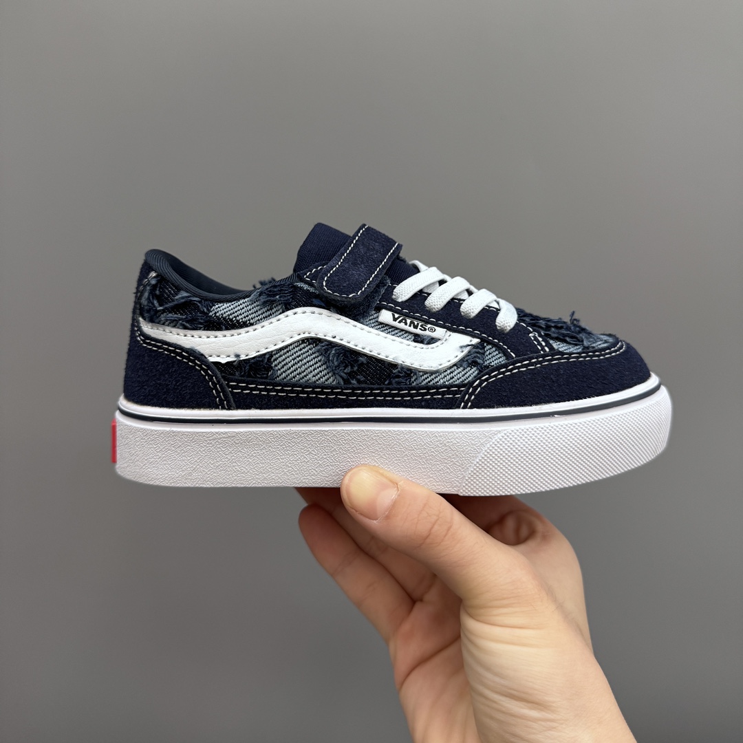 图片[4]-万斯新款魔术贴松紧带儿童低帮板鞋 尺码：26-35码 最受欢迎的W斯，最出名于它的版型设计，非常贴合人体工学设计👍🏻 魔术贴➕松紧带设计，穿脱超级方便✔️ 优质帆布面料，打理超级方便👍🏻 橡胶耐磨防滑大底，脚感超舒服✌🏻-选品中心