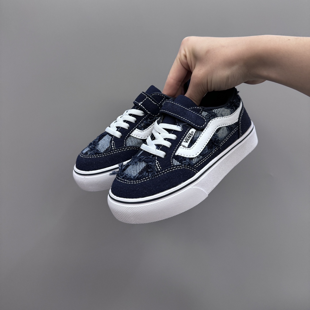 图片[2]-万斯新款魔术贴松紧带儿童低帮板鞋 尺码：26-35码 最受欢迎的W斯，最出名于它的版型设计，非常贴合人体工学设计👍🏻 魔术贴➕松紧带设计，穿脱超级方便✔️ 优质帆布面料，打理超级方便👍🏻 橡胶耐磨防滑大底，脚感超舒服✌🏻-选品中心