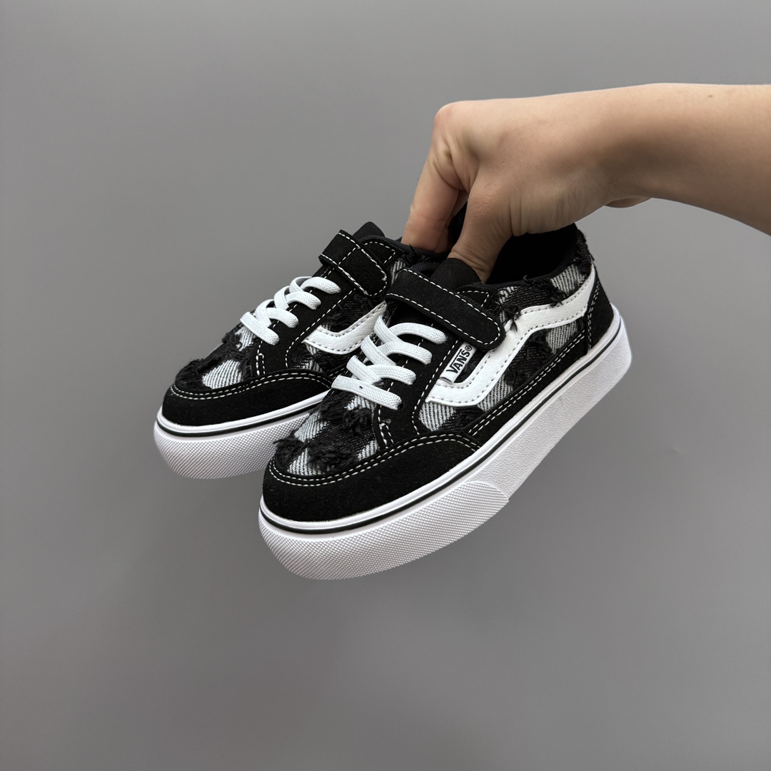 图片[2]-万斯新款魔术贴松紧带儿童低帮板鞋 尺码：26-35码 最受欢迎的W斯，最出名于它的版型设计，非常贴合人体工学设计👍🏻 魔术贴➕松紧带设计，穿脱超级方便✔️ 优质帆布面料，打理超级方便👍🏻 橡胶耐磨防滑大底，脚感超舒服✌🏻-选品中心