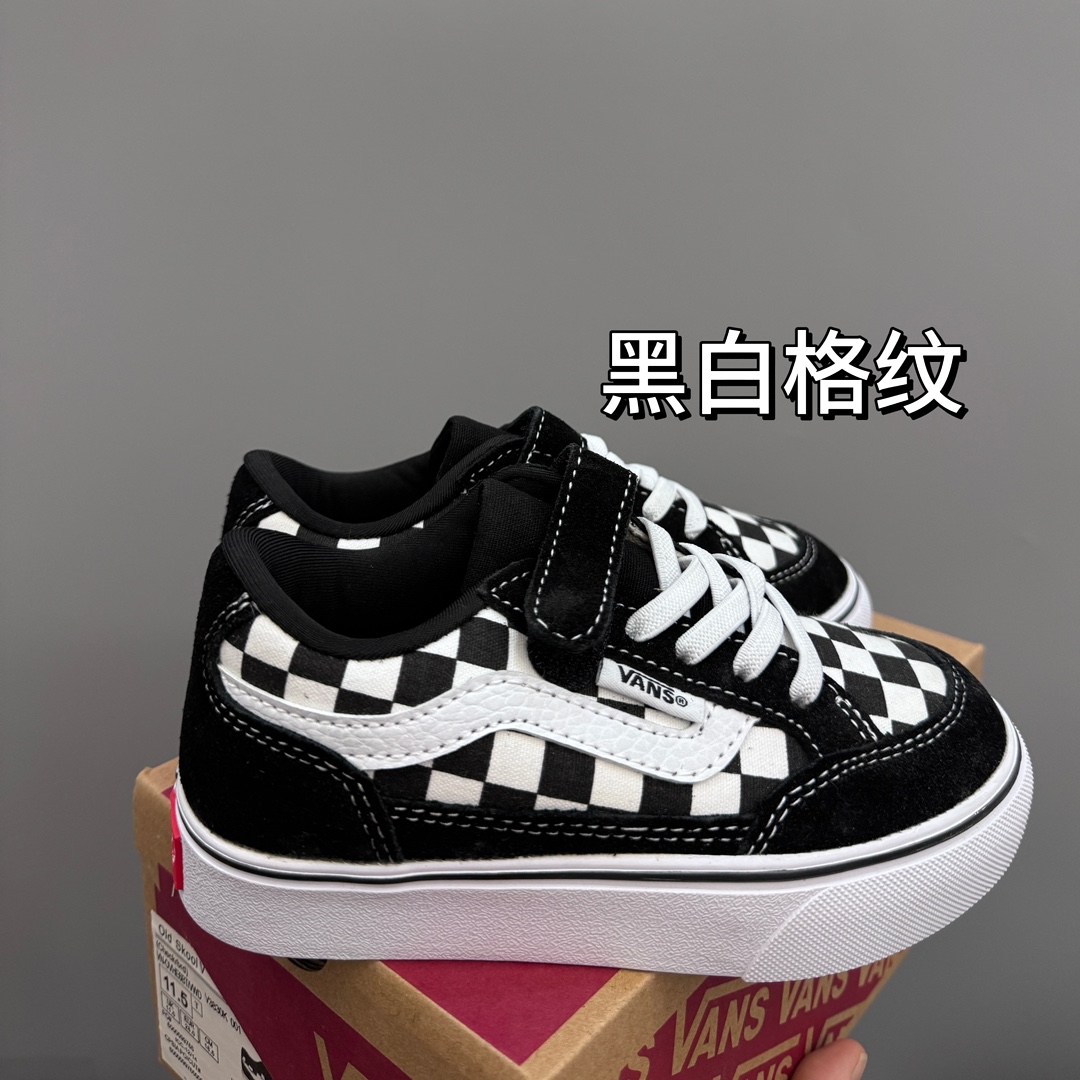 万斯新款魔术贴松紧带儿童低帮板鞋 尺码:26-35码 最受欢迎的W斯,最出名于它的版型设计,非常贴合人体工学设计👍🏻 魔术贴➕松紧带设计,穿脱超级方便✔️ 优质帆布面料,打理超级方便👍🏻 橡胶耐磨防滑大底,脚感超舒服✌🏻-选品中心