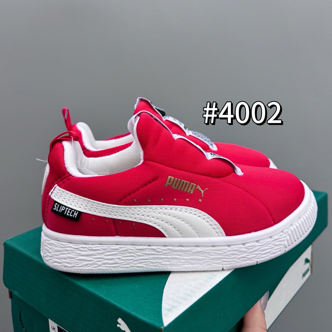 NO:210560,Puma retro casual children's shoes 22-37 Puma slim shoes are thoughtful for children to wear and take care of them. With concave and concave texture details, metallic logo and other details, they enhance the styling of the shoe and help the fashion show go out. The rubber outsole grabs the ground and wears it to create a steady pace. Add soft fabric shoes to make it comfortable and durable. Puma,19860909彪马复古一脚蹬休闲儿童板鞋22-37 一脚蹬绒面板鞋,为孩子贴心打造,穿脱省心.以凹凸纹理细节、金属色 Logo 等细节,提升鞋款造型感,助力时髦出街.胶外底抓地耐穿,塑造平稳步伐.添加柔软织物鞋 面,舒适耐穿.,彪马,,Children's