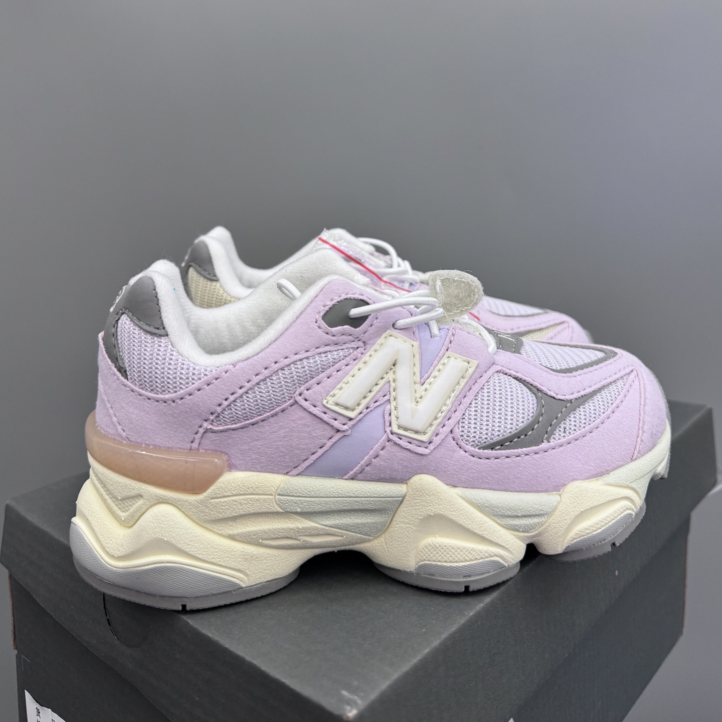 新配色 NB9060松紧扣儿童老爹运动鞋 尺码：24-36码 经典NB9060老爹款🆕 松紧扣设计，附赠一对鞋带，穿脱方便✌🏻 老爹款式设计，百搭又时髦✨-选品中心