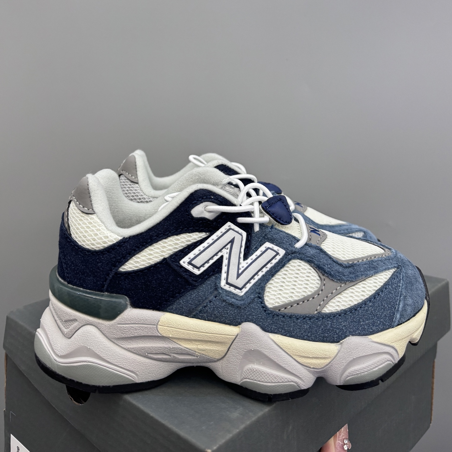 新配色 NB9060松紧扣儿童老爹运动鞋 尺码：24-36码 经典NB9060老爹款🆕 松紧扣设计，附赠一对鞋带，穿脱方便✌🏻 老爹款式设计，百搭又时髦✨-选品中心