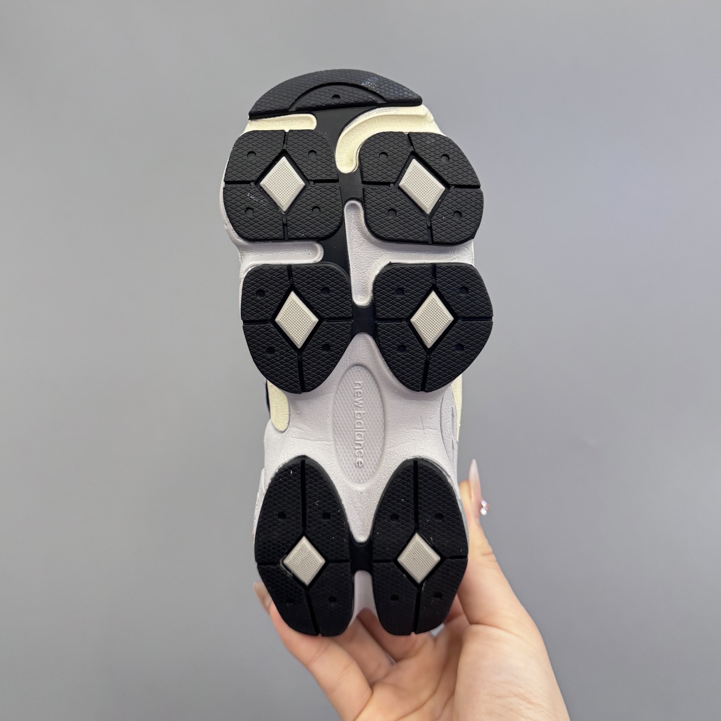 图片[9]-新配色 NB9060松紧扣儿童老爹运动鞋 尺码：24-36码 经典NB9060老爹款🆕 松紧扣设计，附赠一对鞋带，穿脱方便✌🏻 老爹款式设计，百搭又时髦✨-选品中心