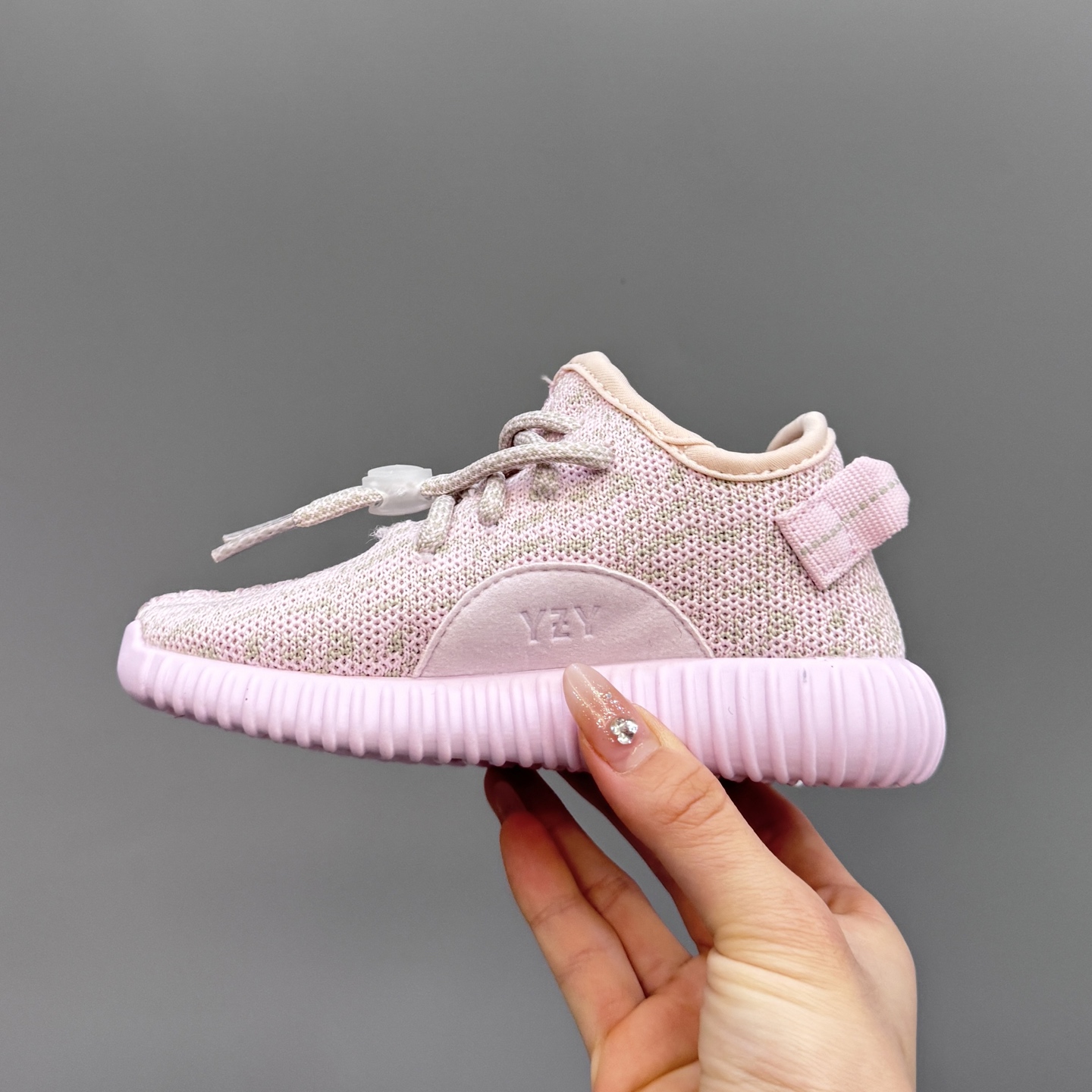 图片[4]-椰子350初代儿童一脚蹬运动鞋 尺码：25-35码 如今阔别7年再度回归🔥 鞋面独特的斑鸠花纹与大底的轮胎纹理 真爆颗粒大底，脚感超舒适☁️ 一脚蹬款式，对幼童来说太好了👏🏻-选品中心