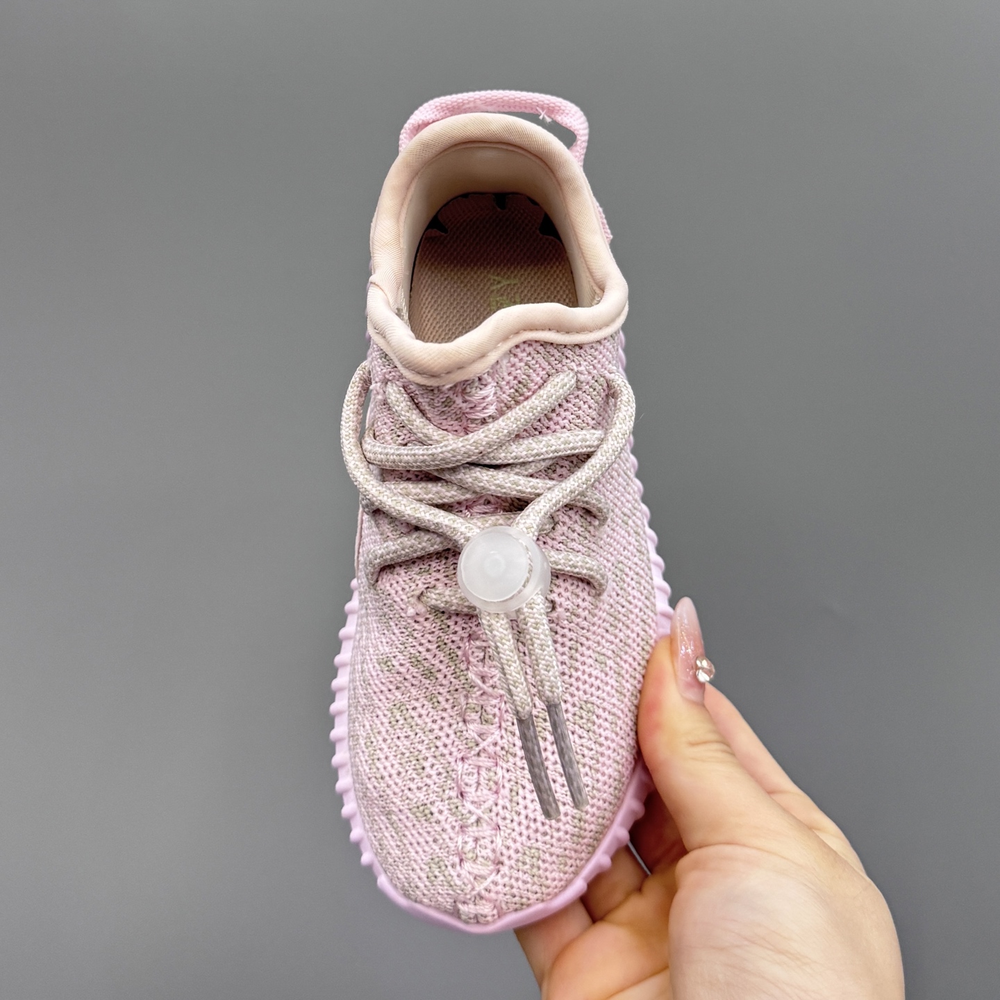 图片[7]-椰子350初代儿童一脚蹬运动鞋 尺码：25-35码 如今阔别7年再度回归🔥 鞋面独特的斑鸠花纹与大底的轮胎纹理 真爆颗粒大底，脚感超舒适☁️ 一脚蹬款式，对幼童来说太好了👏🏻-选品中心