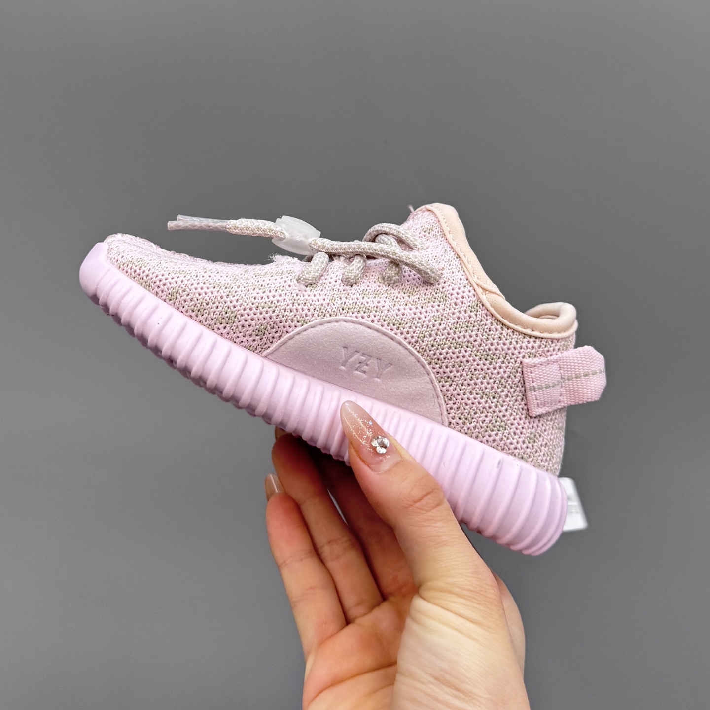 图片[5]-椰子350初代儿童一脚蹬运动鞋 尺码：25-35码 如今阔别7年再度回归🔥 鞋面独特的斑鸠花纹与大底的轮胎纹理 真爆颗粒大底，脚感超舒适☁️ 一脚蹬款式，对幼童来说太好了👏🏻-选品中心