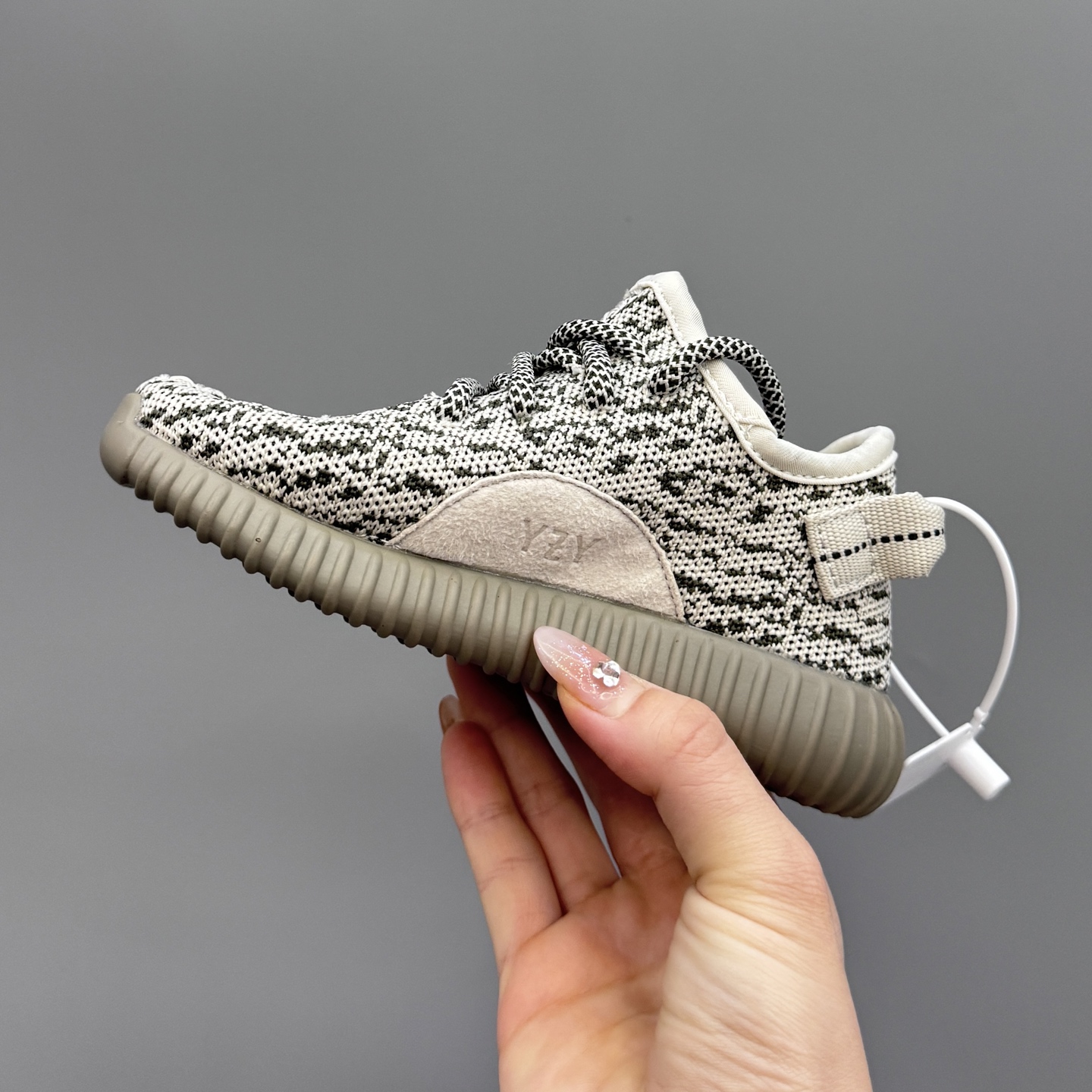 图片[5]-椰子350初代儿童一脚蹬运动鞋 尺码：25-35码 如今阔别7年再度回归🔥 鞋面独特的斑鸠花纹与大底的轮胎纹理 真爆颗粒大底，脚感超舒适☁️ 一脚蹬款式，对幼童来说太好了👏🏻-选品中心