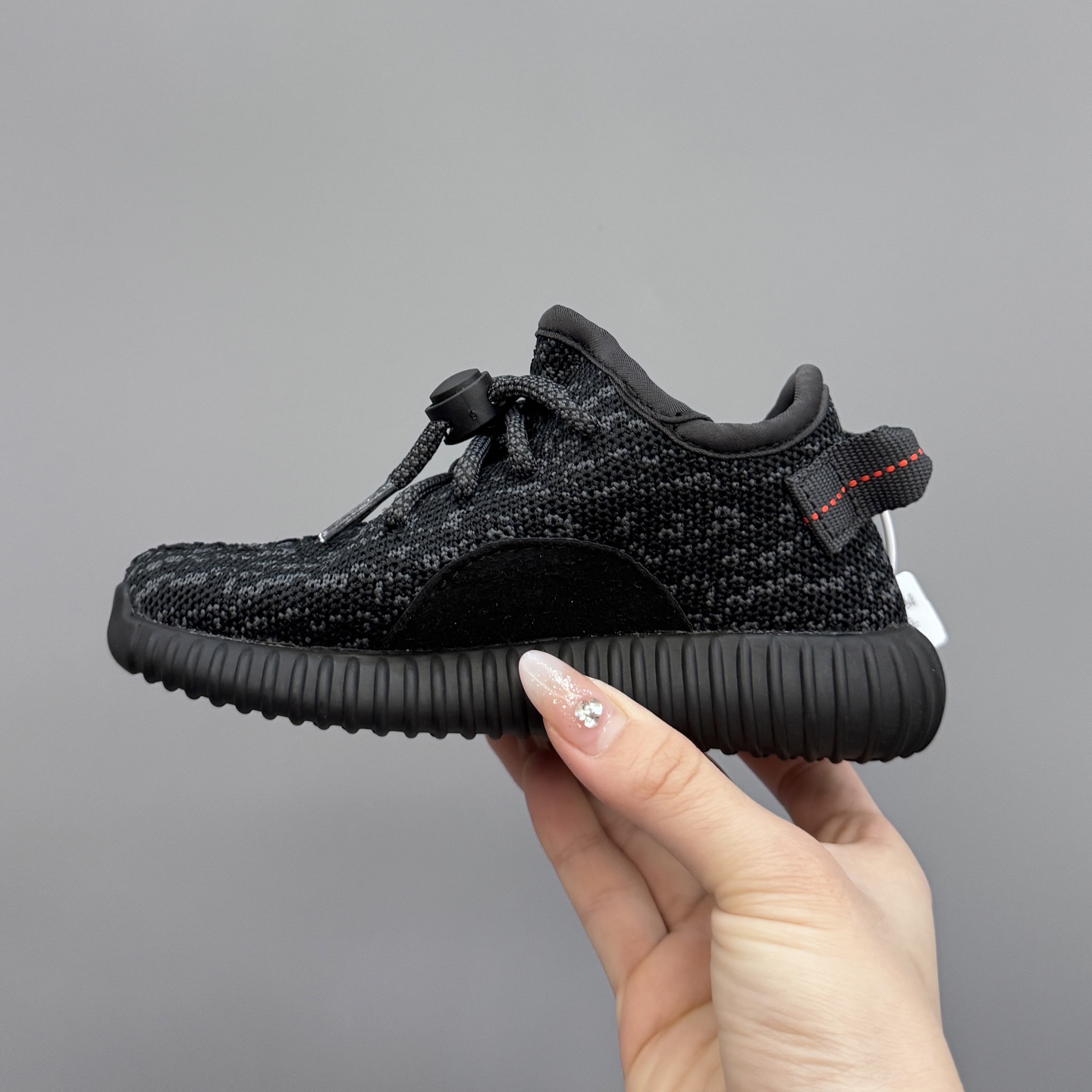 图片[4]-椰子350初代儿童一脚蹬运动鞋 尺码：25-35码 如今阔别7年再度回归🔥 鞋面独特的斑鸠花纹与大底的轮胎纹理 真爆颗粒大底，脚感超舒适☁️ 一脚蹬款式，对幼童来说太好了👏🏻-选品中心