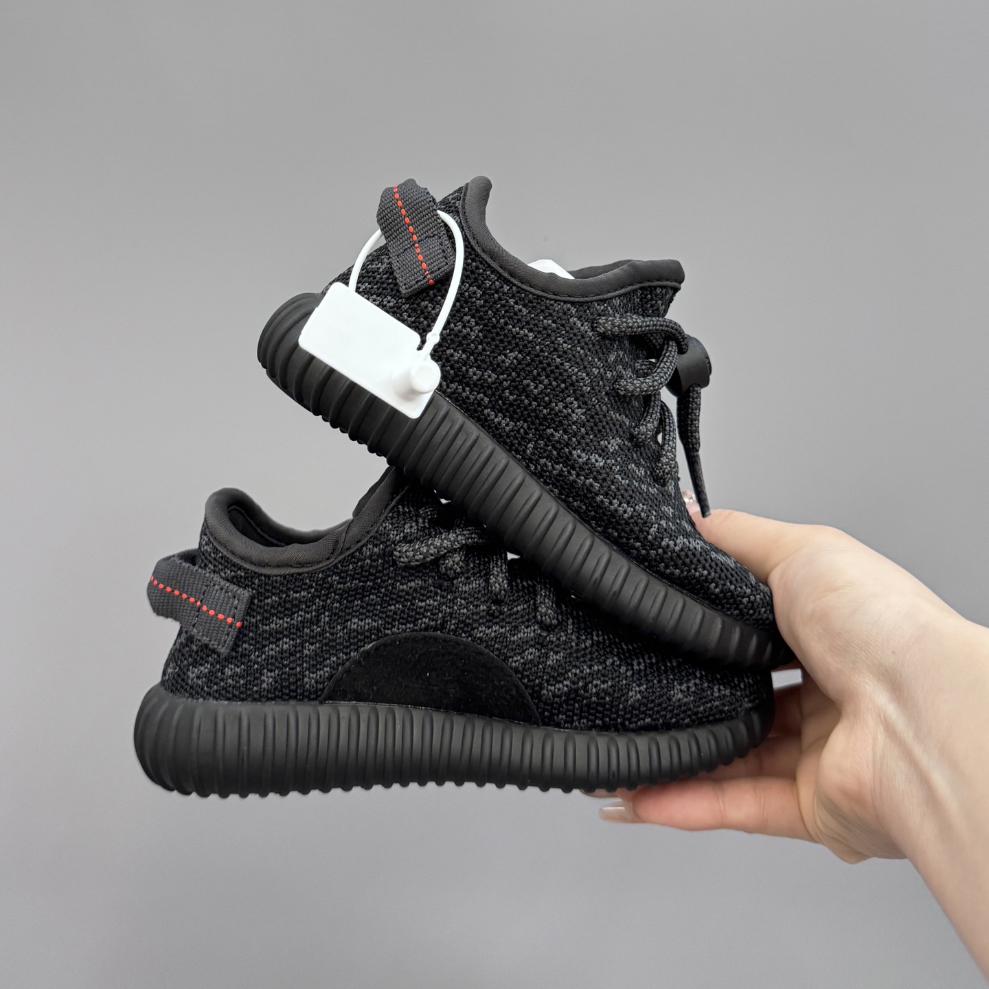 图片[3]-椰子350初代儿童一脚蹬运动鞋 尺码：25-35码 如今阔别7年再度回归🔥 鞋面独特的斑鸠花纹与大底的轮胎纹理 真爆颗粒大底，脚感超舒适☁️ 一脚蹬款式，对幼童来说太好了👏🏻-选品中心