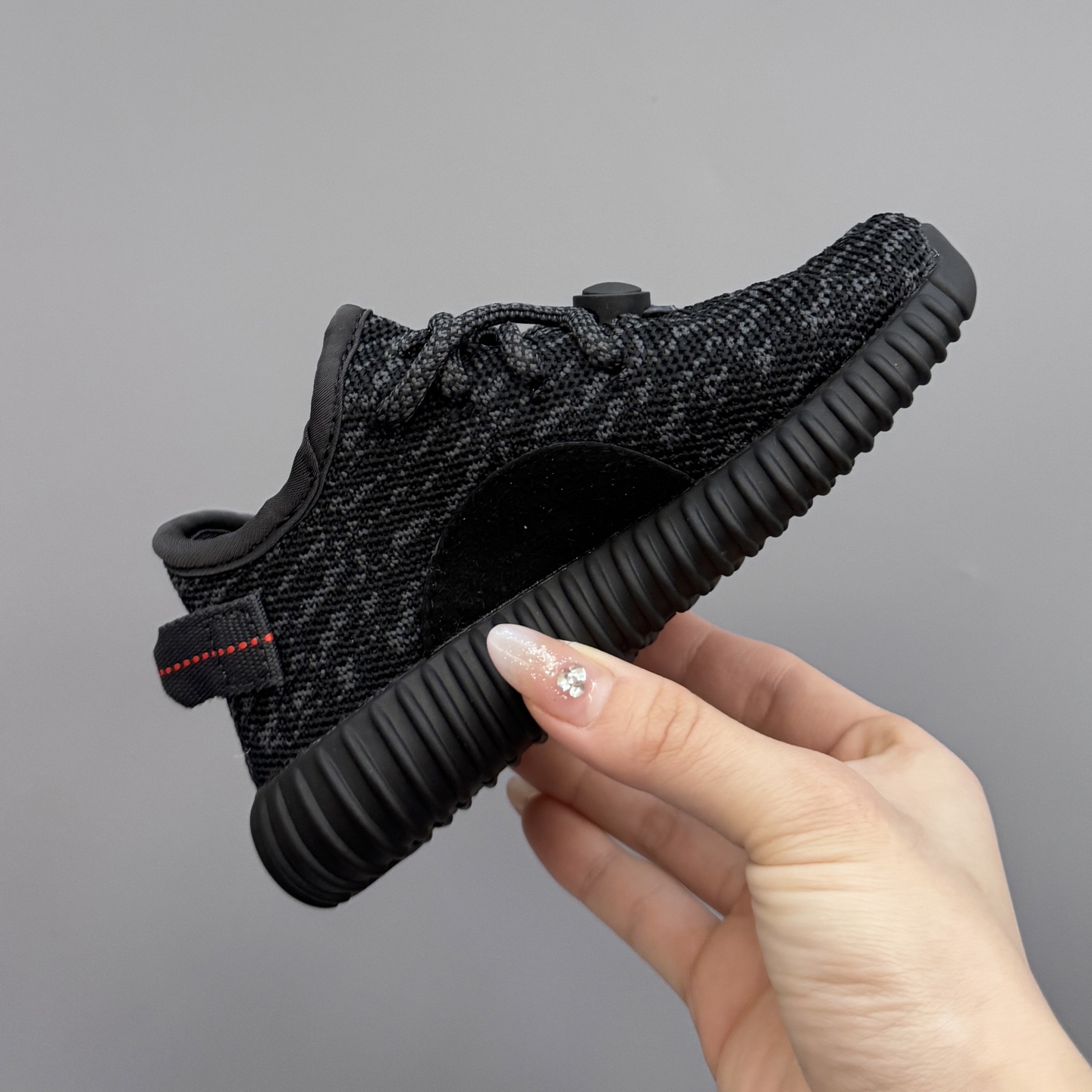 图片[6]-椰子350初代儿童一脚蹬运动鞋 尺码：25-35码 如今阔别7年再度回归🔥 鞋面独特的斑鸠花纹与大底的轮胎纹理 真爆颗粒大底，脚感超舒适☁️ 一脚蹬款式，对幼童来说太好了👏🏻-选品中心