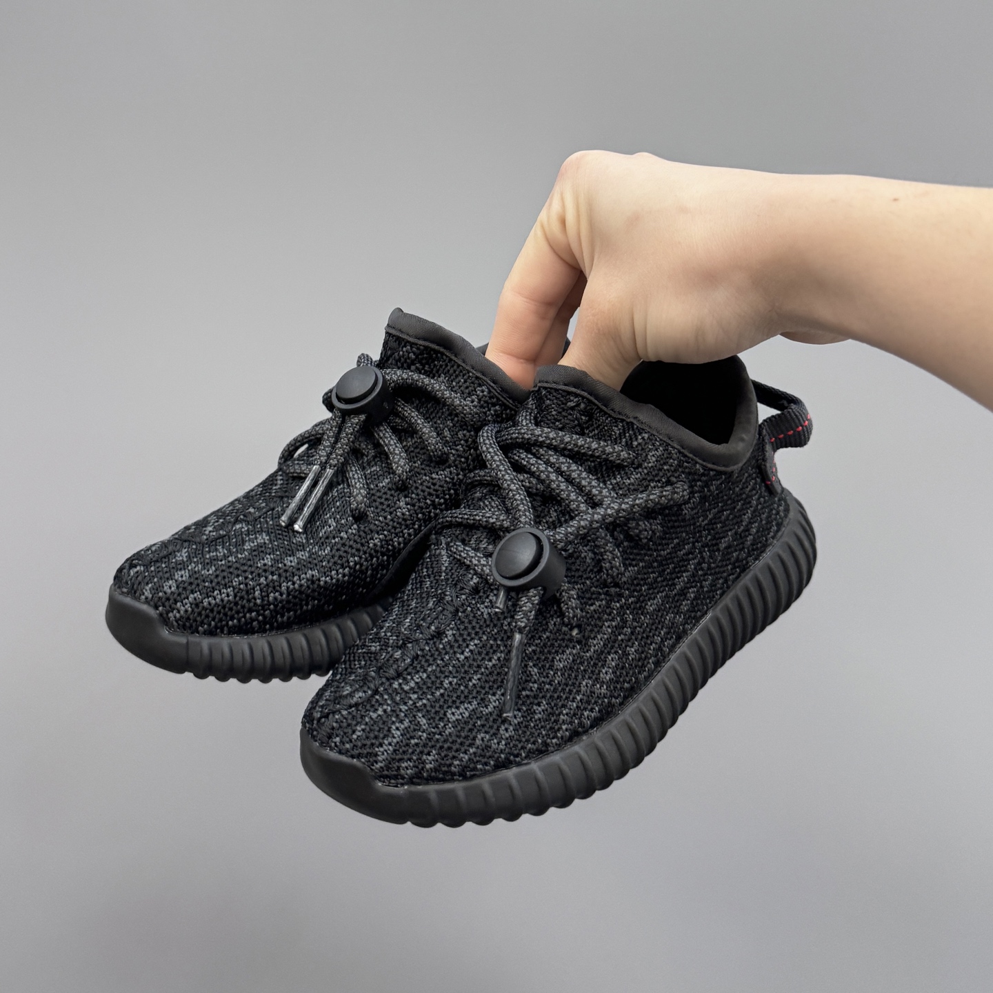 图片[2]-椰子350初代儿童一脚蹬运动鞋 尺码：25-35码 如今阔别7年再度回归🔥 鞋面独特的斑鸠花纹与大底的轮胎纹理 真爆颗粒大底，脚感超舒适☁️ 一脚蹬款式，对幼童来说太好了👏🏻-选品中心