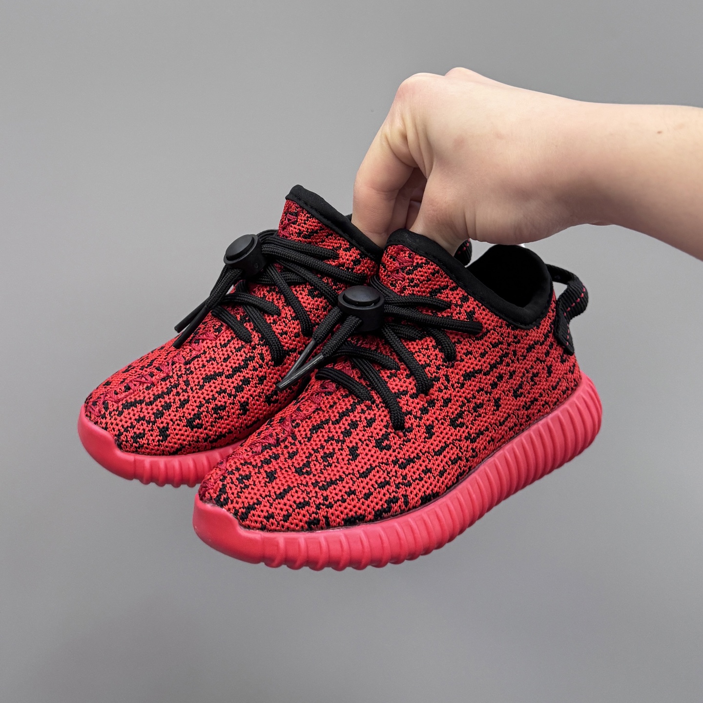 图片[2]-椰子350初代儿童一脚蹬运动鞋 尺码：25-35码 如今阔别7年再度回归🔥 鞋面独特的斑鸠花纹与大底的轮胎纹理 真爆颗粒大底，脚感超舒适☁️ 一脚蹬款式，对幼童来说太好了👏🏻-选品中心