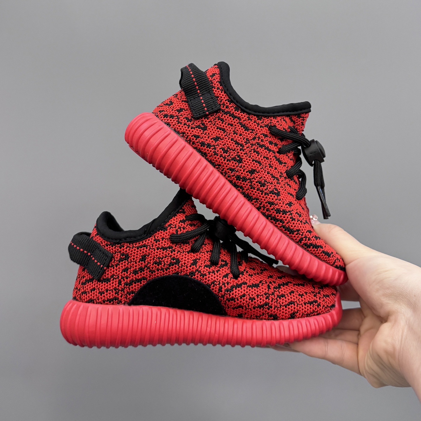 图片[3]-椰子350初代儿童一脚蹬运动鞋 尺码：25-35码 如今阔别7年再度回归🔥 鞋面独特的斑鸠花纹与大底的轮胎纹理 真爆颗粒大底，脚感超舒适☁️ 一脚蹬款式，对幼童来说太好了👏🏻-选品中心