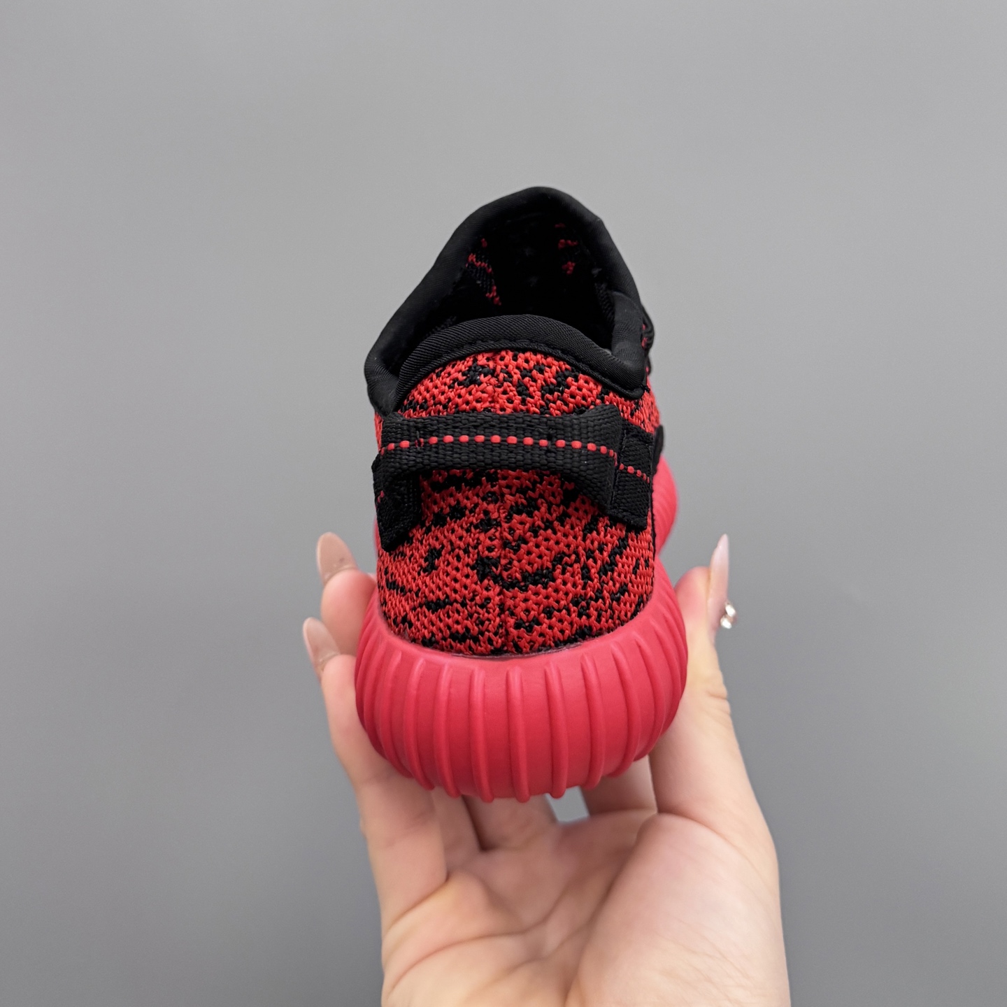 图片[8]-椰子350初代儿童一脚蹬运动鞋 尺码：25-35码 如今阔别7年再度回归🔥 鞋面独特的斑鸠花纹与大底的轮胎纹理 真爆颗粒大底，脚感超舒适☁️ 一脚蹬款式，对幼童来说太好了👏🏻-选品中心