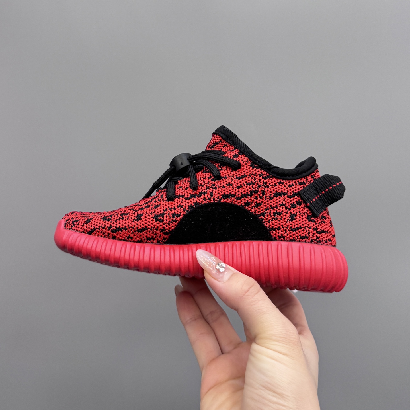 图片[4]-椰子350初代儿童一脚蹬运动鞋 尺码：25-35码 如今阔别7年再度回归🔥 鞋面独特的斑鸠花纹与大底的轮胎纹理 真爆颗粒大底，脚感超舒适☁️ 一脚蹬款式，对幼童来说太好了👏🏻-选品中心