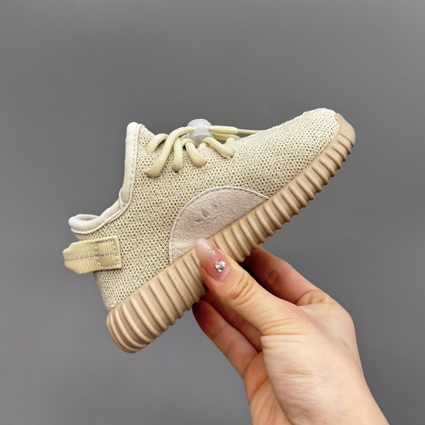 图片[6]-椰子350初代儿童一脚蹬运动鞋 尺码：25-35码 如今阔别7年再度回归🔥 鞋面独特的斑鸠花纹与大底的轮胎纹理 真爆颗粒大底，脚感超舒适☁️ 一脚蹬款式，对幼童来说太好了👏🏻-选品中心