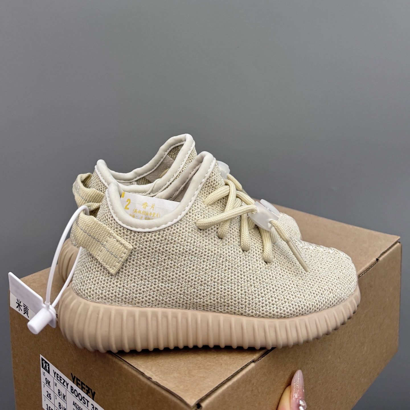 椰子350初代儿童一脚蹬运动鞋 尺码：25-35码 如今阔别7年再度回归🔥 鞋面独特的斑鸠花纹与大底的轮胎纹理 真爆颗粒大底，脚感超舒适☁️ 一脚蹬款式，对幼童来说太好了👏🏻-选品中心