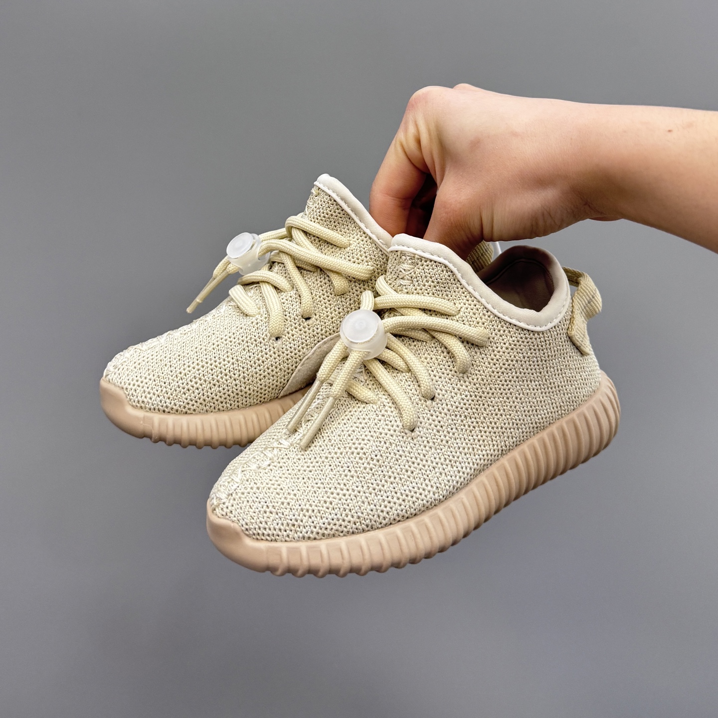 图片[2]-椰子350初代儿童一脚蹬运动鞋 尺码：25-35码 如今阔别7年再度回归🔥 鞋面独特的斑鸠花纹与大底的轮胎纹理 真爆颗粒大底，脚感超舒适☁️ 一脚蹬款式，对幼童来说太好了👏🏻-选品中心