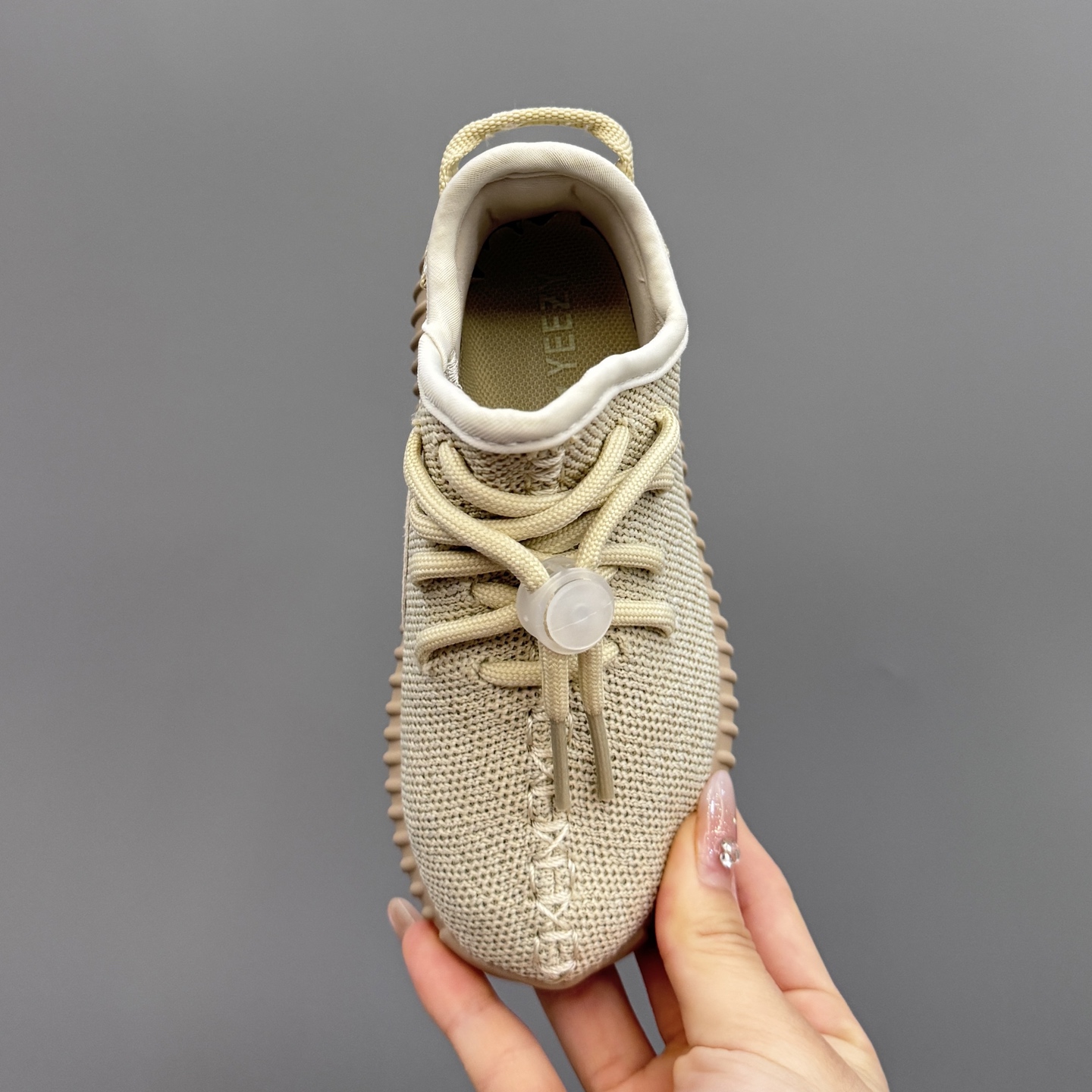 图片[7]-椰子350初代儿童一脚蹬运动鞋 尺码：25-35码 如今阔别7年再度回归🔥 鞋面独特的斑鸠花纹与大底的轮胎纹理 真爆颗粒大底，脚感超舒适☁️ 一脚蹬款式，对幼童来说太好了👏🏻-选品中心