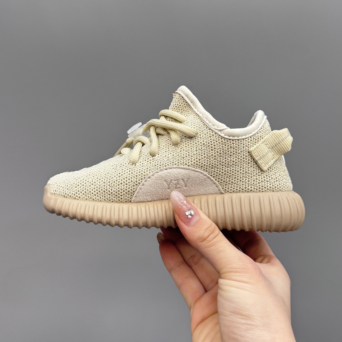 图片[4]-椰子350初代儿童一脚蹬运动鞋 尺码：25-35码 如今阔别7年再度回归🔥 鞋面独特的斑鸠花纹与大底的轮胎纹理 真爆颗粒大底，脚感超舒适☁️ 一脚蹬款式，对幼童来说太好了👏🏻-选品中心