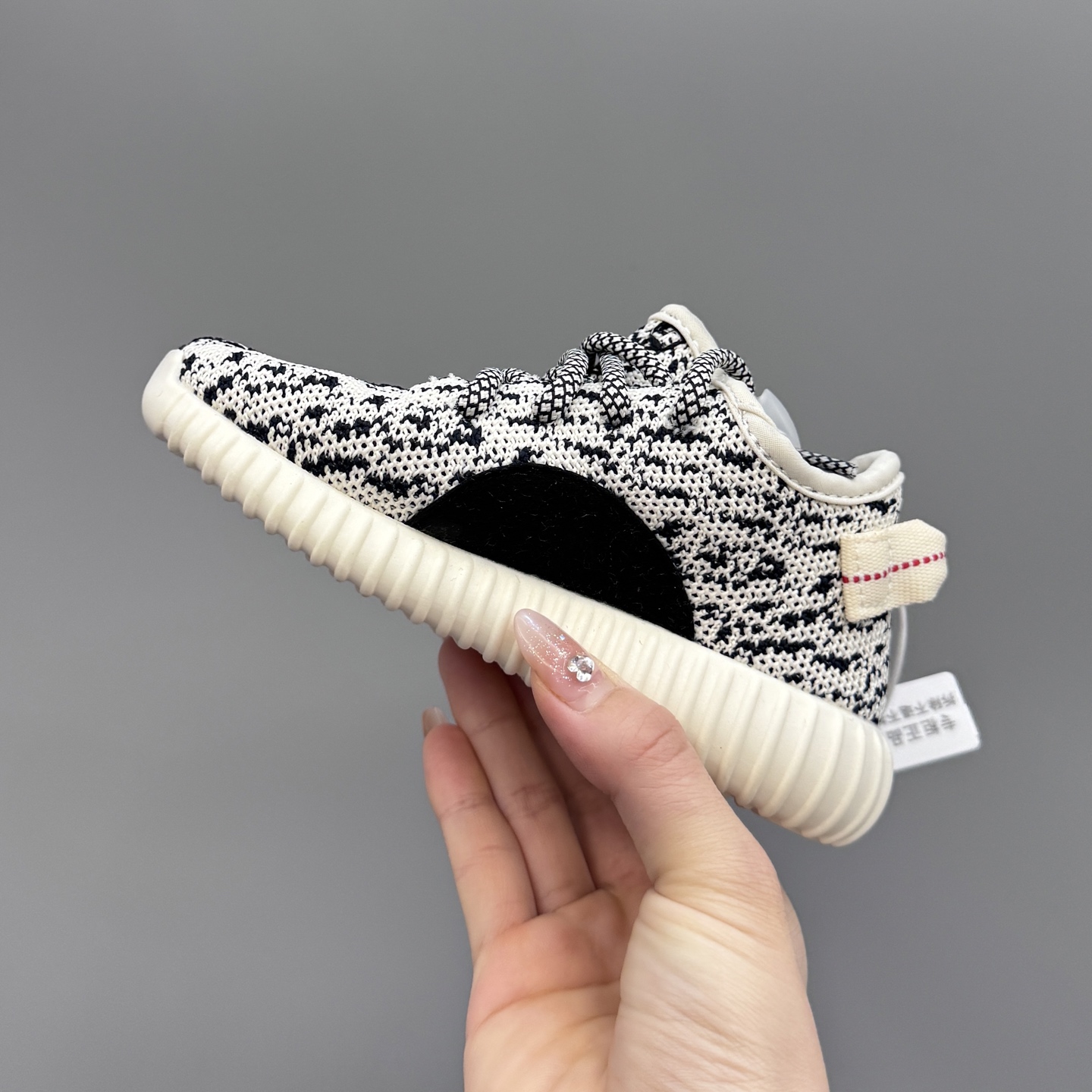 图片[5]-椰子350初代儿童一脚蹬运动鞋 尺码：25-35码 如今阔别7年再度回归🔥 鞋面独特的斑鸠花纹与大底的轮胎纹理 真爆颗粒大底，脚感超舒适☁️ 一脚蹬款式，对幼童来说太好了👏🏻-选品中心