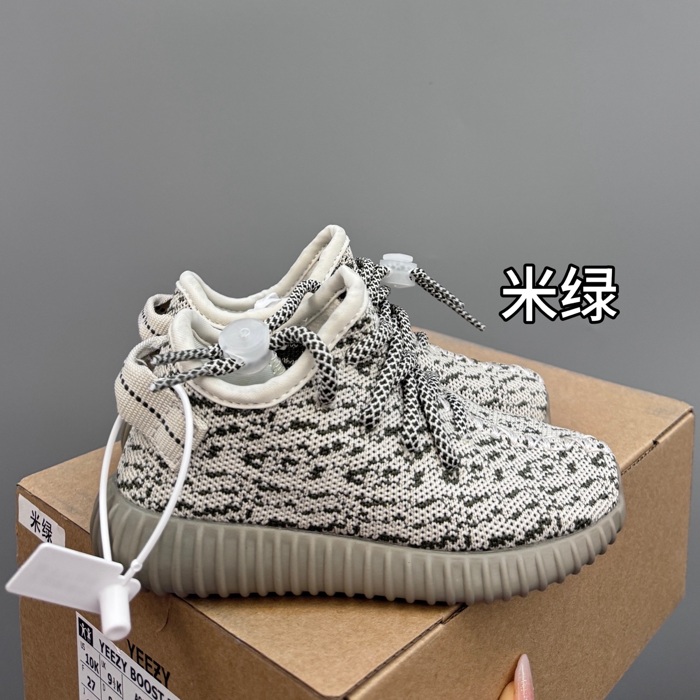 图片[2]-椰子350初代儿童一脚蹬运动鞋 尺码：25-35码 如今阔别7年再度回归🔥 鞋面独特的斑鸠花纹与大底的轮胎纹理 真爆颗粒大底，脚感超舒适☁️ 一脚蹬款式，对幼童来说太好了👏🏻-选品中心