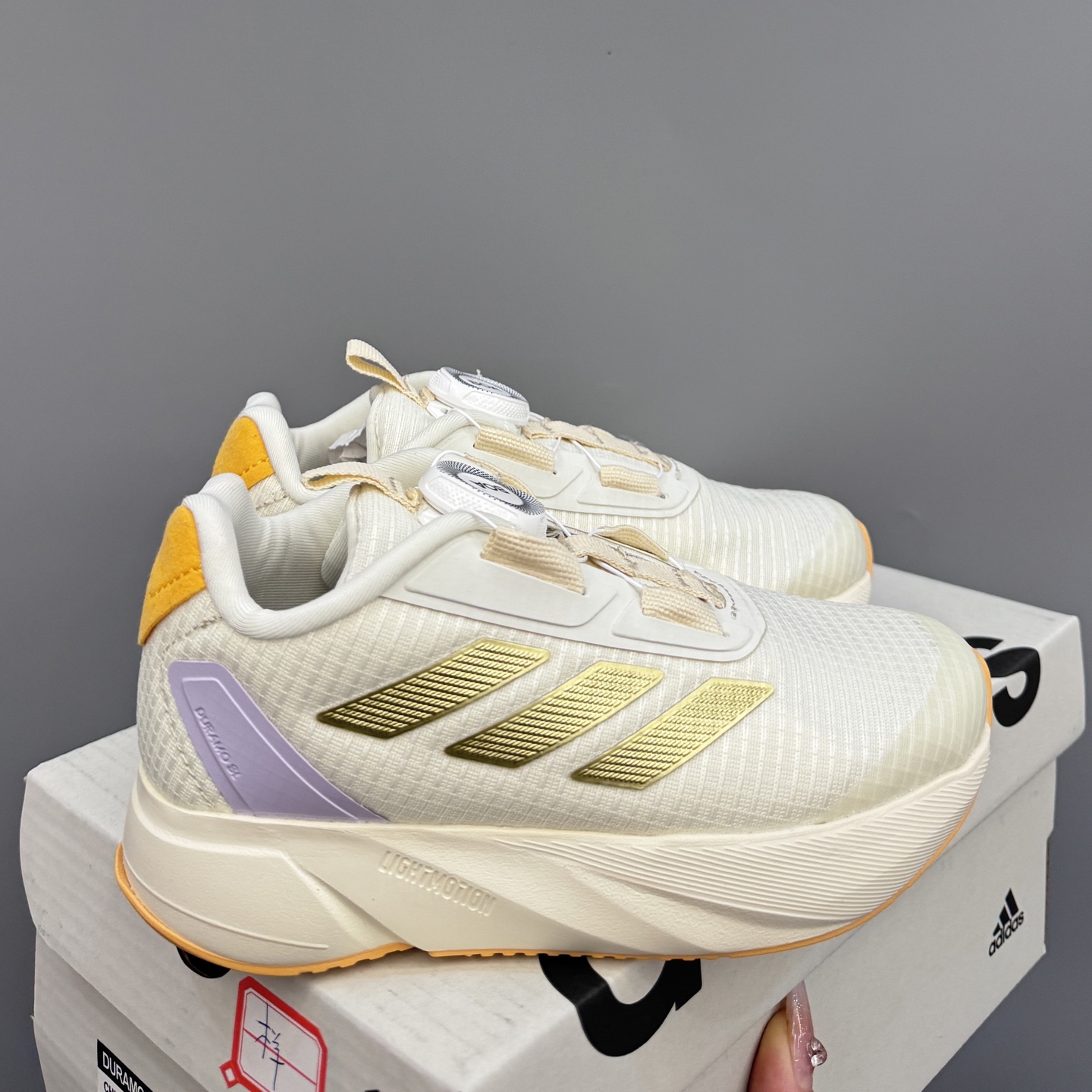 新款阿廸网眼BOA旋转扣儿童运动鞋 尺码：24-37码 今年最新款🆕 高品质BOA旋转扣，轻松调节✌🏻 透气性网面，舒适不闷脚☁️ 橡胶耐磨大底，脚感超赞👍🏻-选品中心