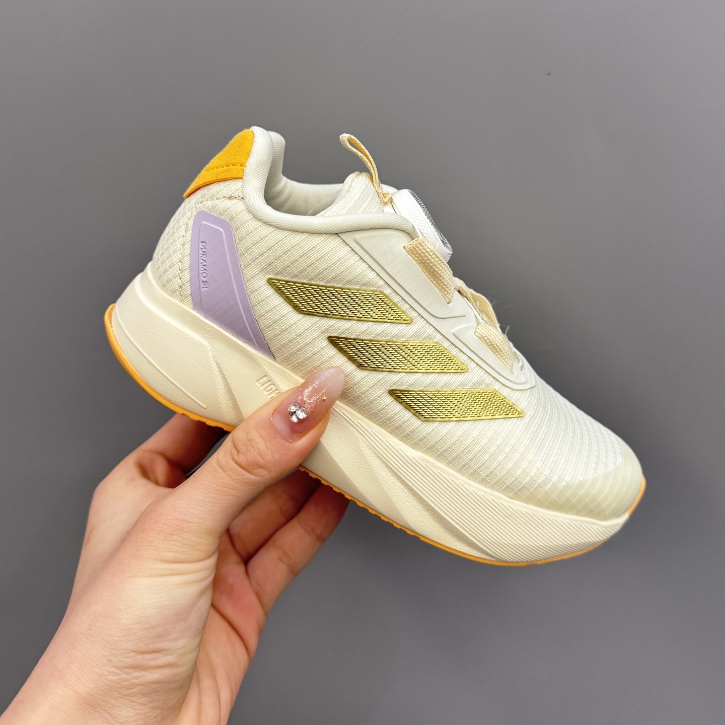 图片[6]-新款阿廸网眼BOA旋转扣儿童运动鞋 尺码：24-37码 今年最新款🆕 高品质BOA旋转扣，轻松调节✌🏻 透气性网面，舒适不闷脚☁️ 橡胶耐磨大底，脚感超赞👍🏻-选品中心